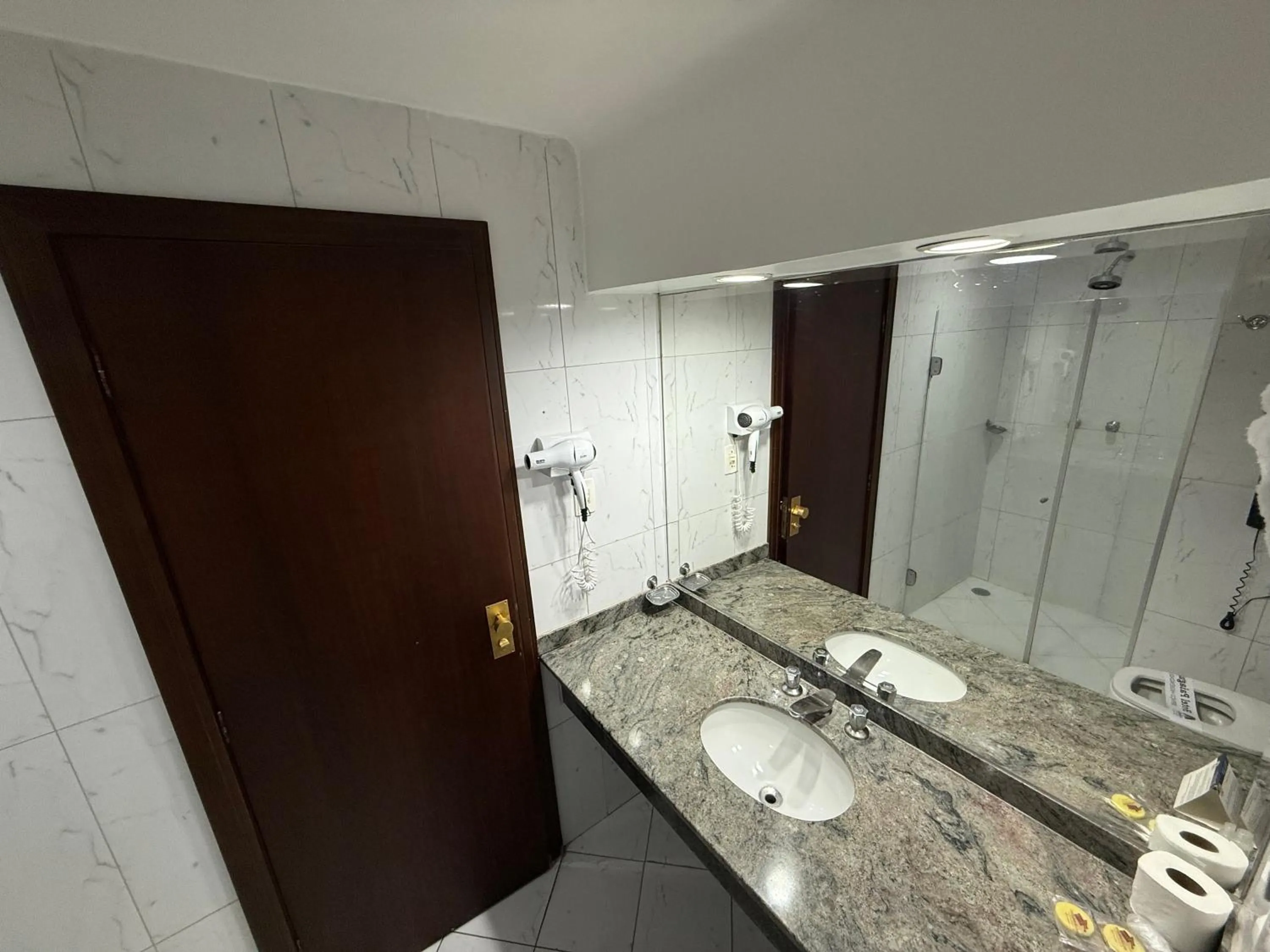 Shower in Paiaguás Palace Hotel