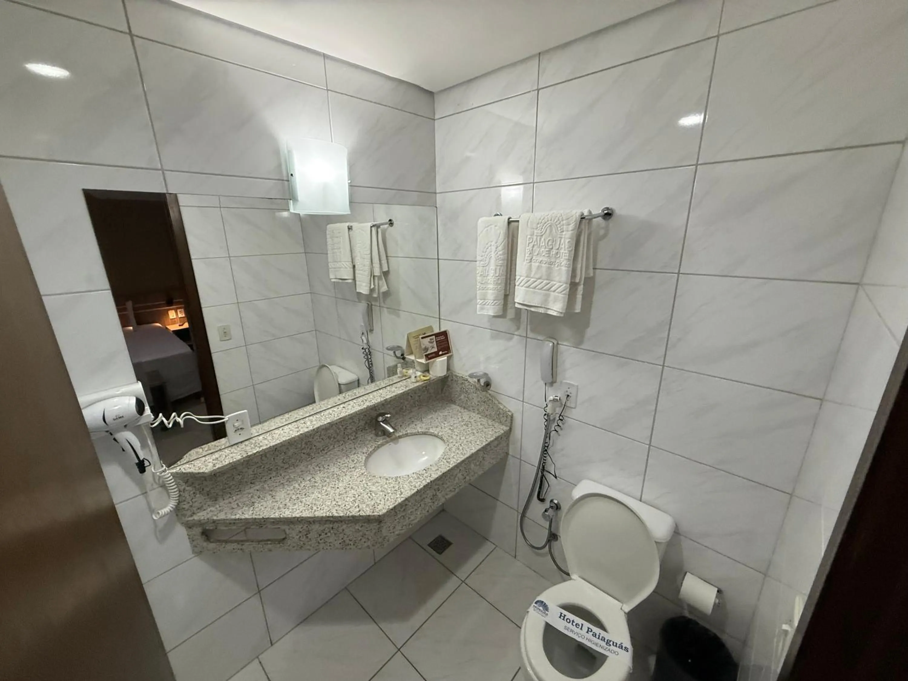 Shower in Paiaguás Palace Hotel