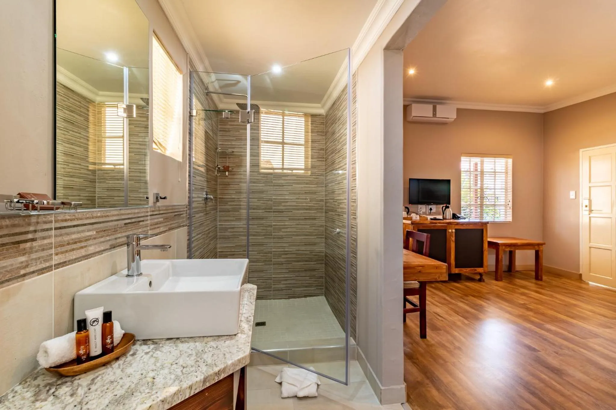 Shower in Little Pilgrims Boutique Hotel