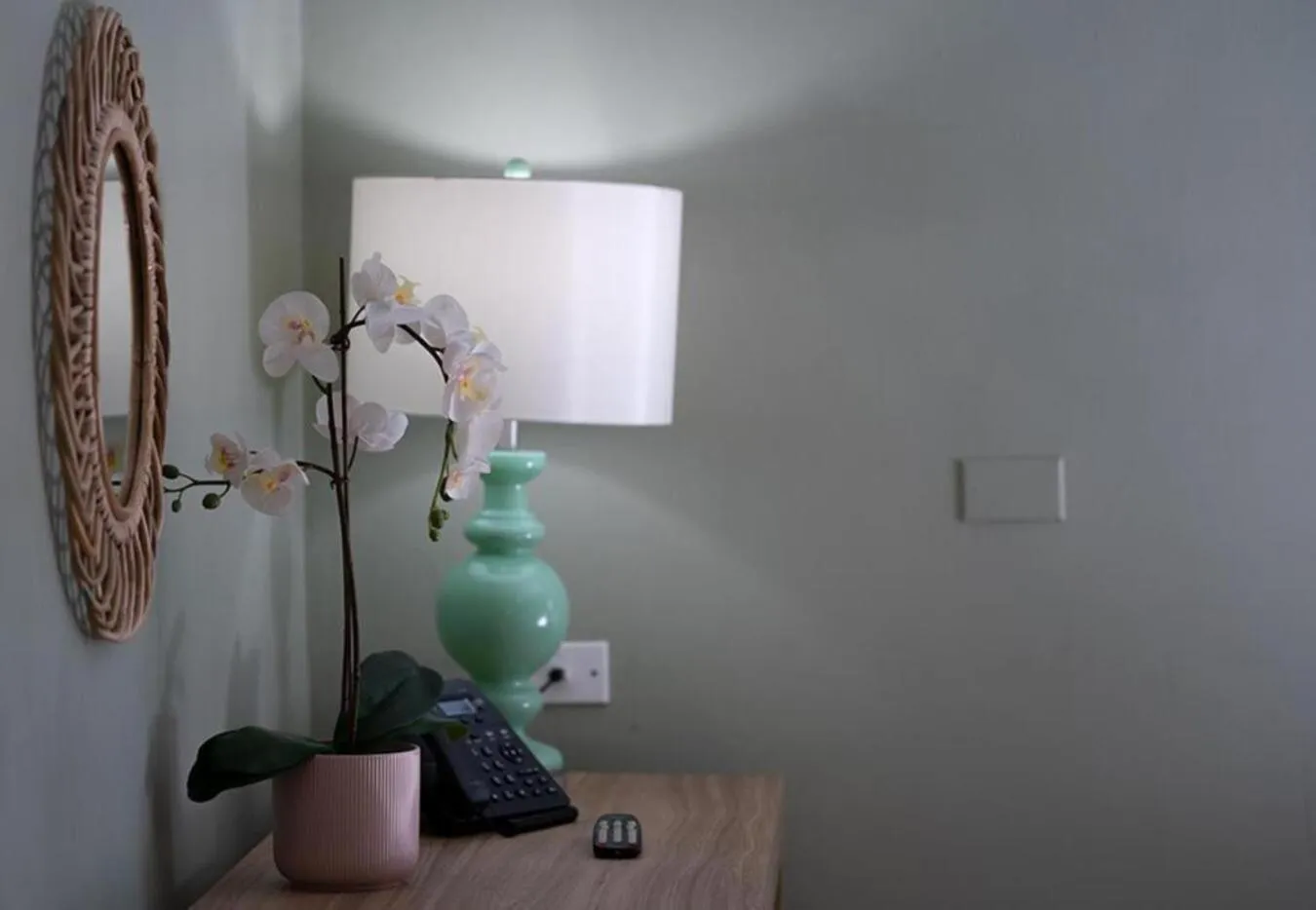 Photo of the whole room in Harrison on the Beach