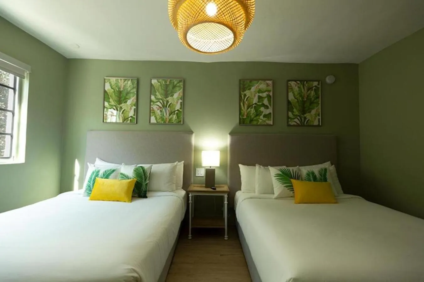 Photo of the whole room, Bed in Harrison on the Beach