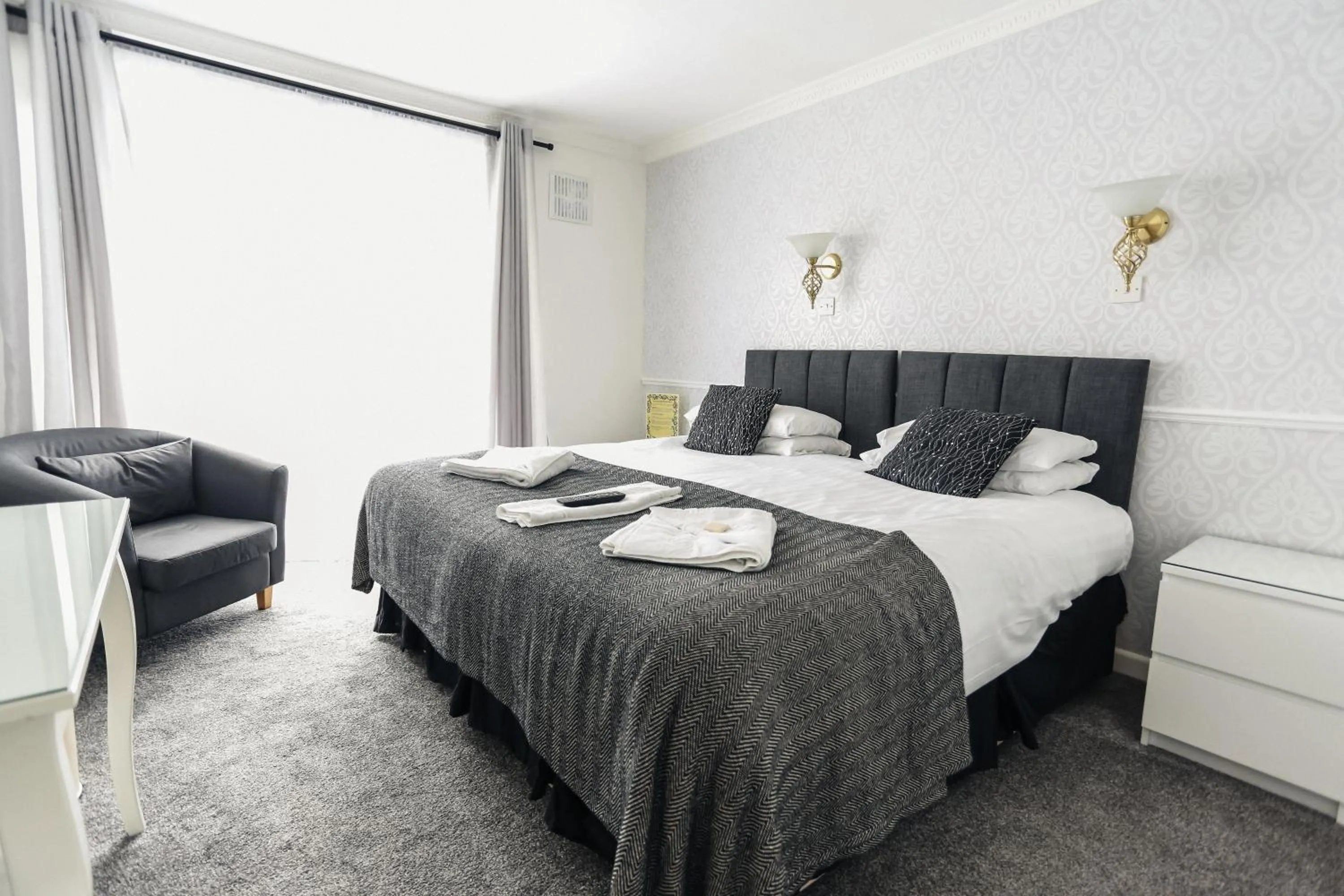 Day, Bed in Nethway Hotel