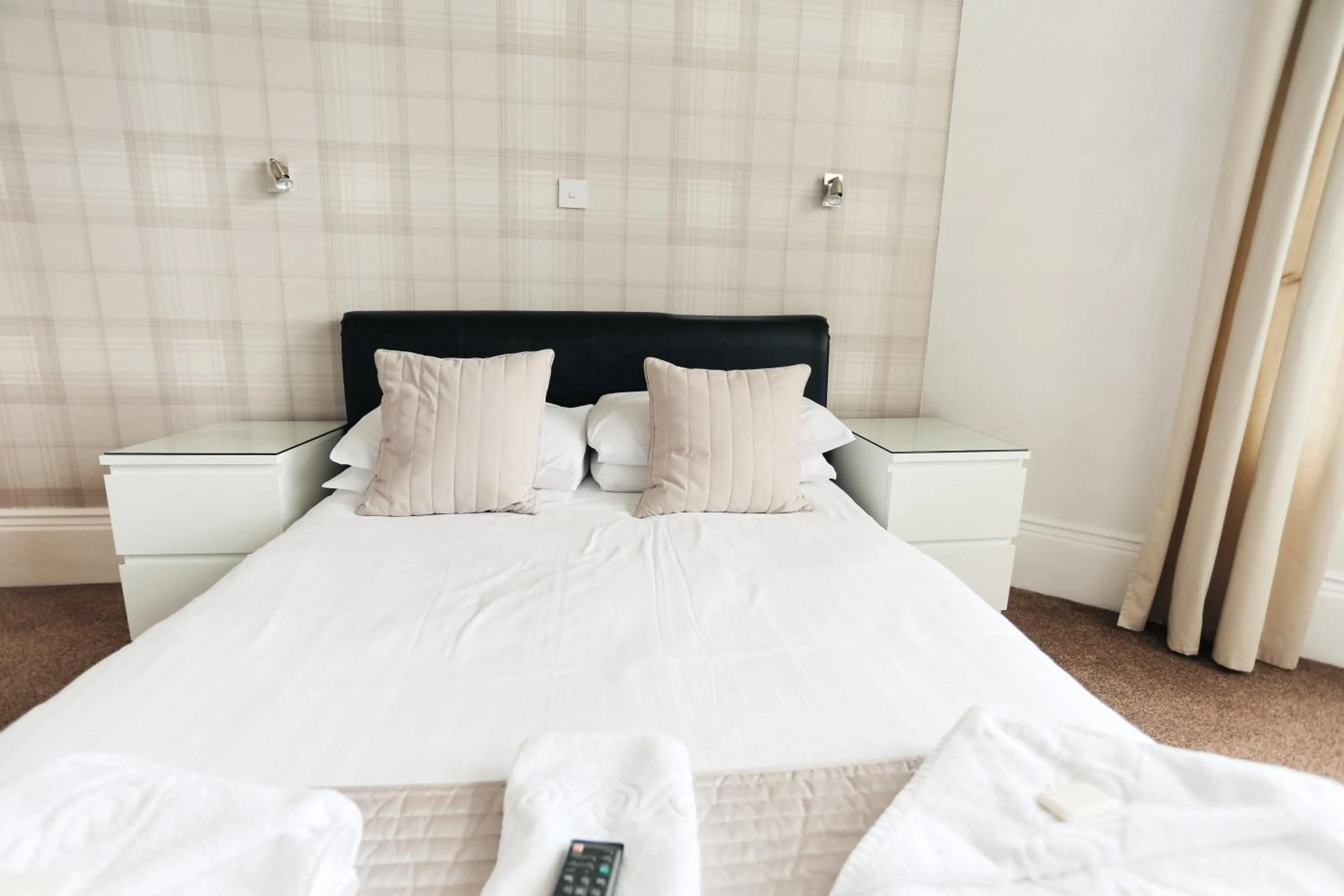 Bed in Nethway Hotel