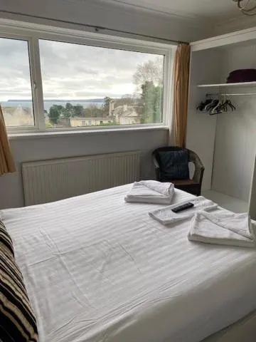 Bed in Nethway Hotel