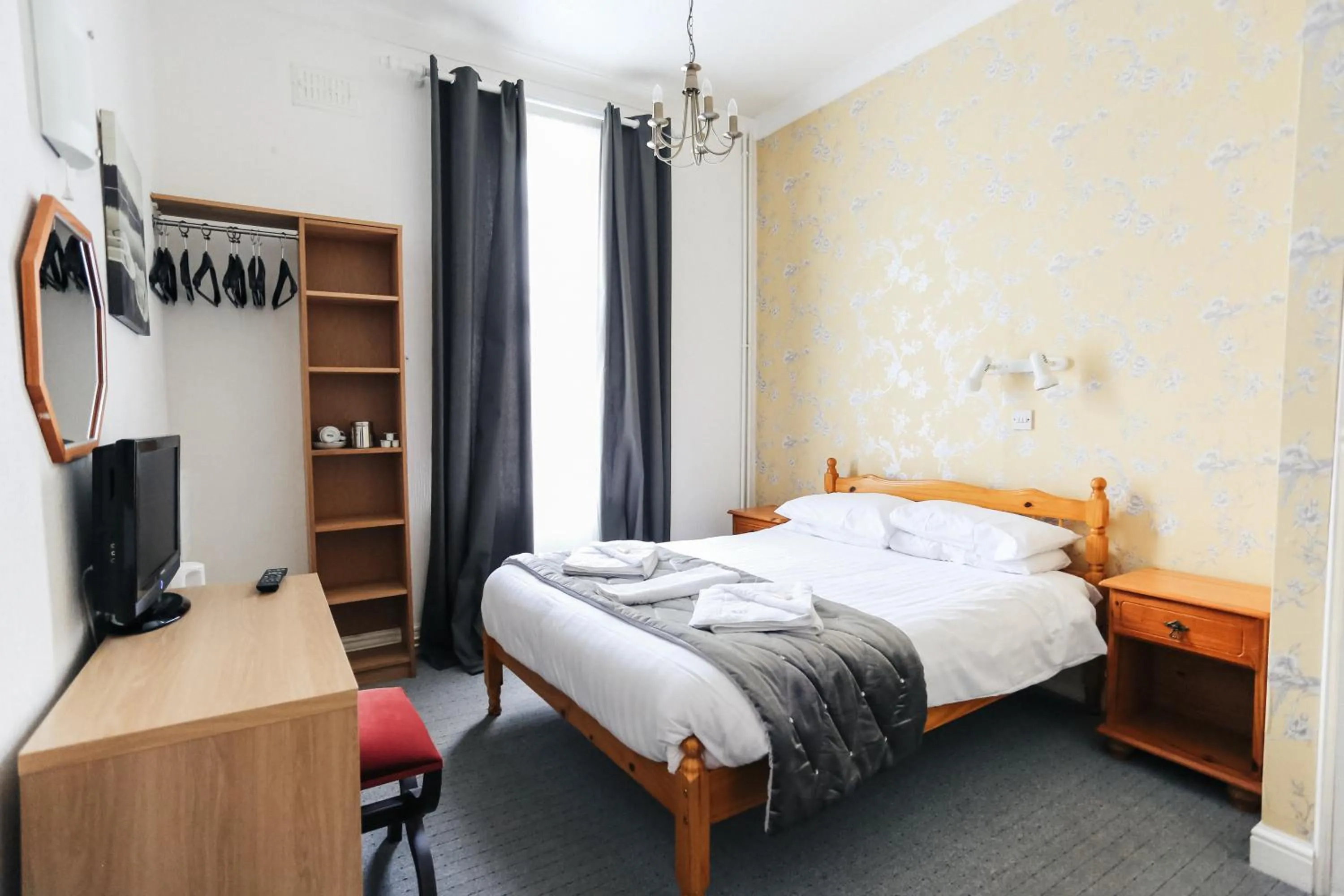 Bed in Nethway Hotel