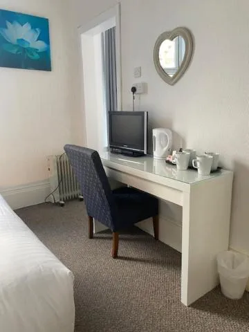 Bed in Nethway Hotel