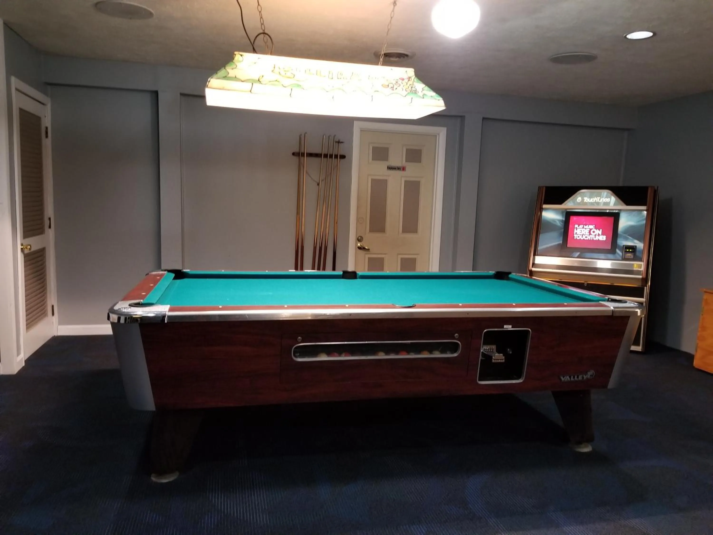 Billiard in Eastern Inn & Suites (formerly Eastern Inns)