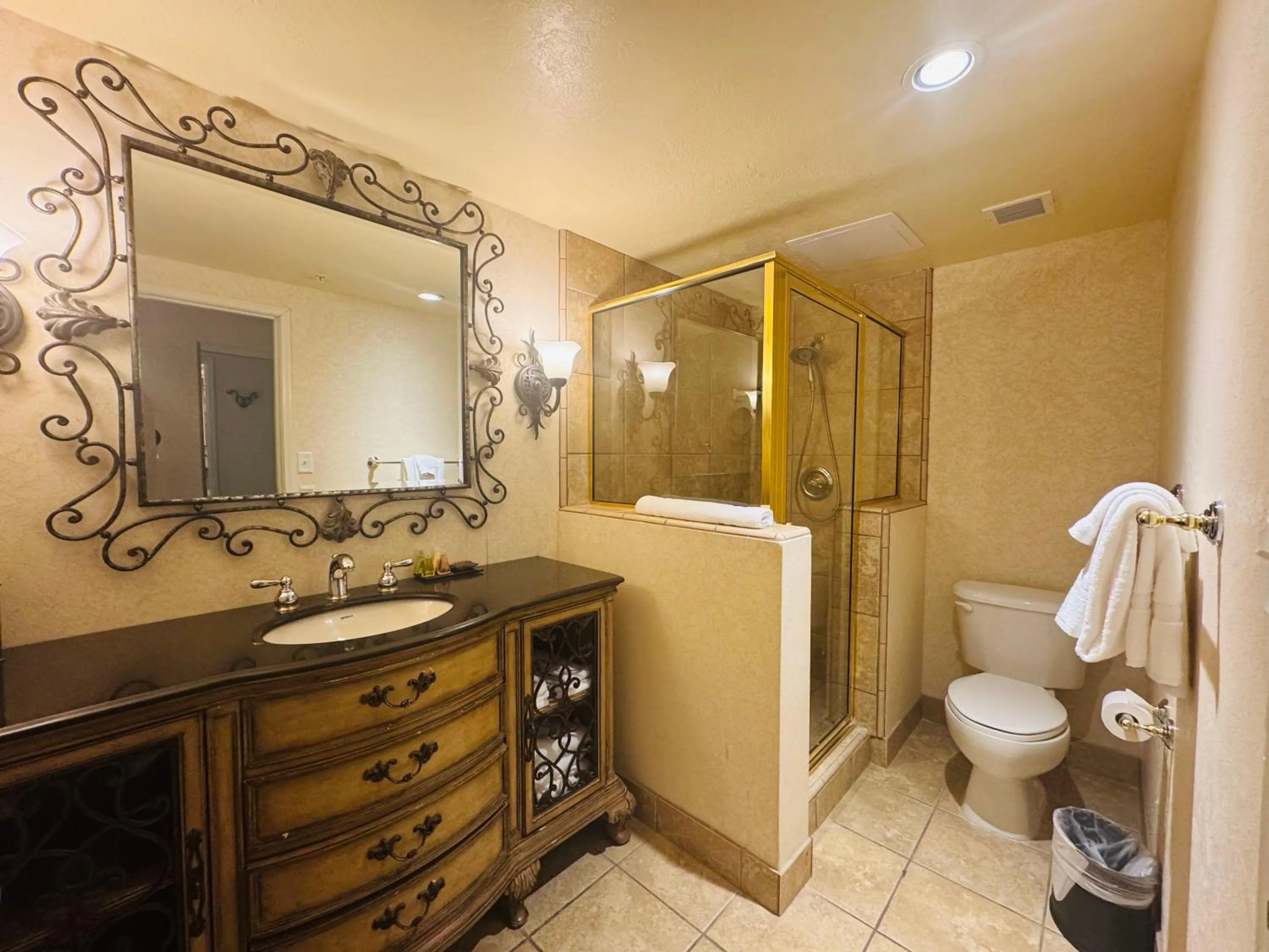 Bathroom in Zermatt Utah Resort & Spa Trademark Collection by Wyndham