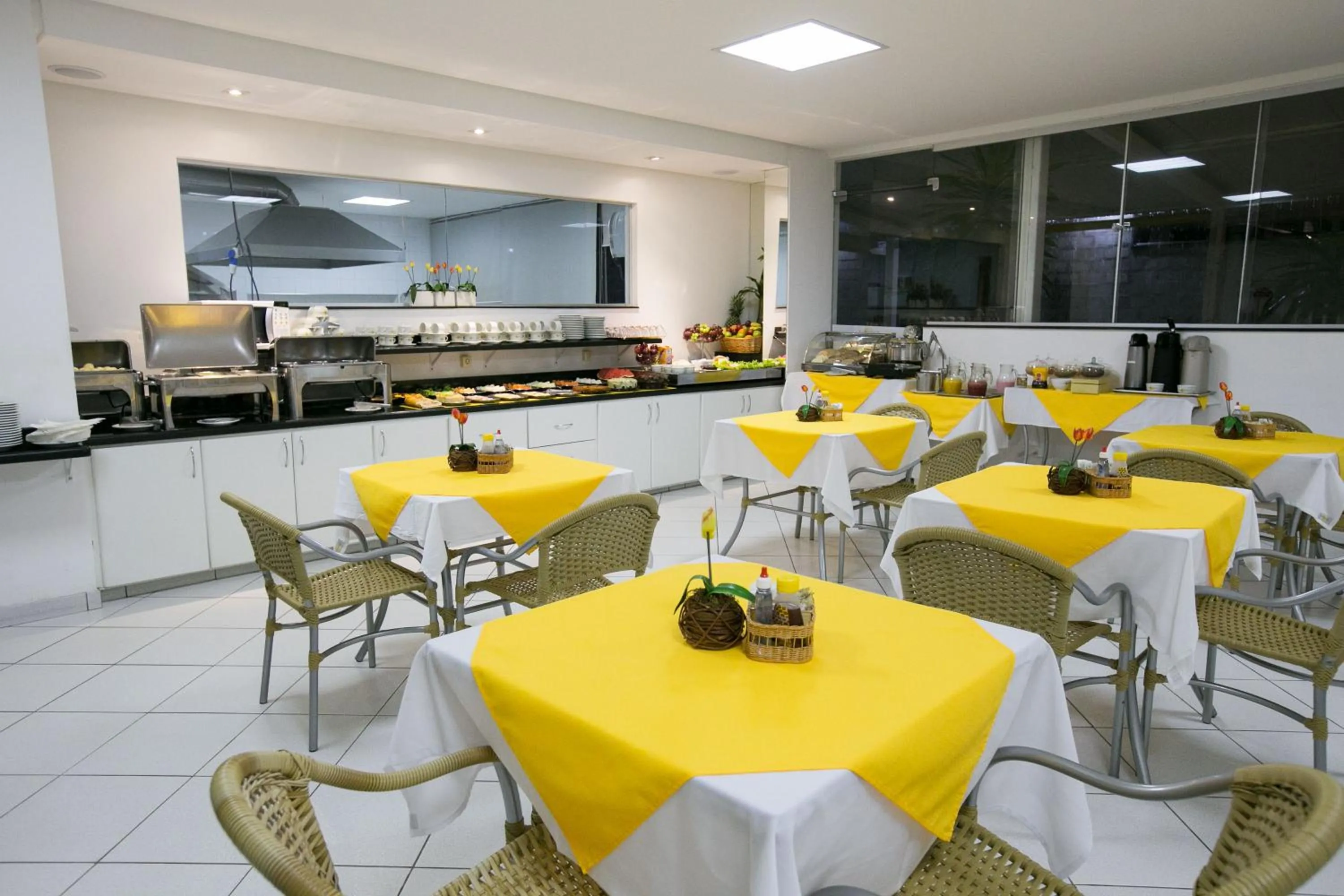 Restaurant/places to eat in Hotel Sansaed