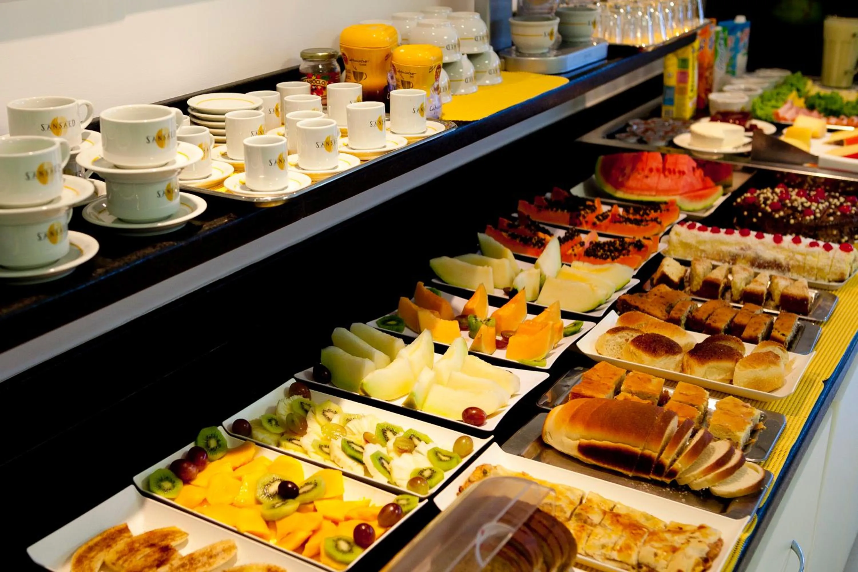 Restaurant/places to eat in Hotel Sansaed