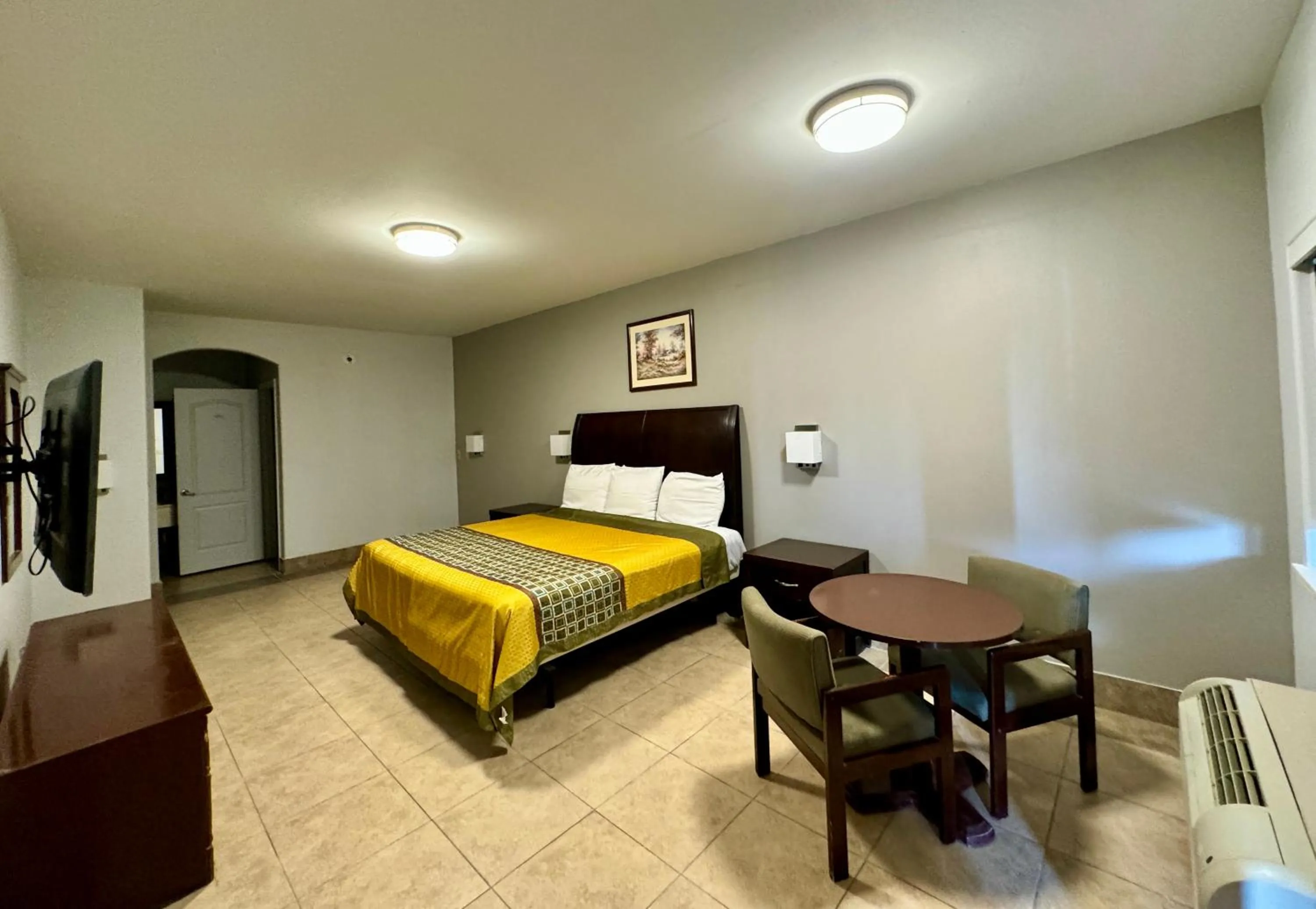 Bed in Texas Inn and Suites City Center at University Dr.