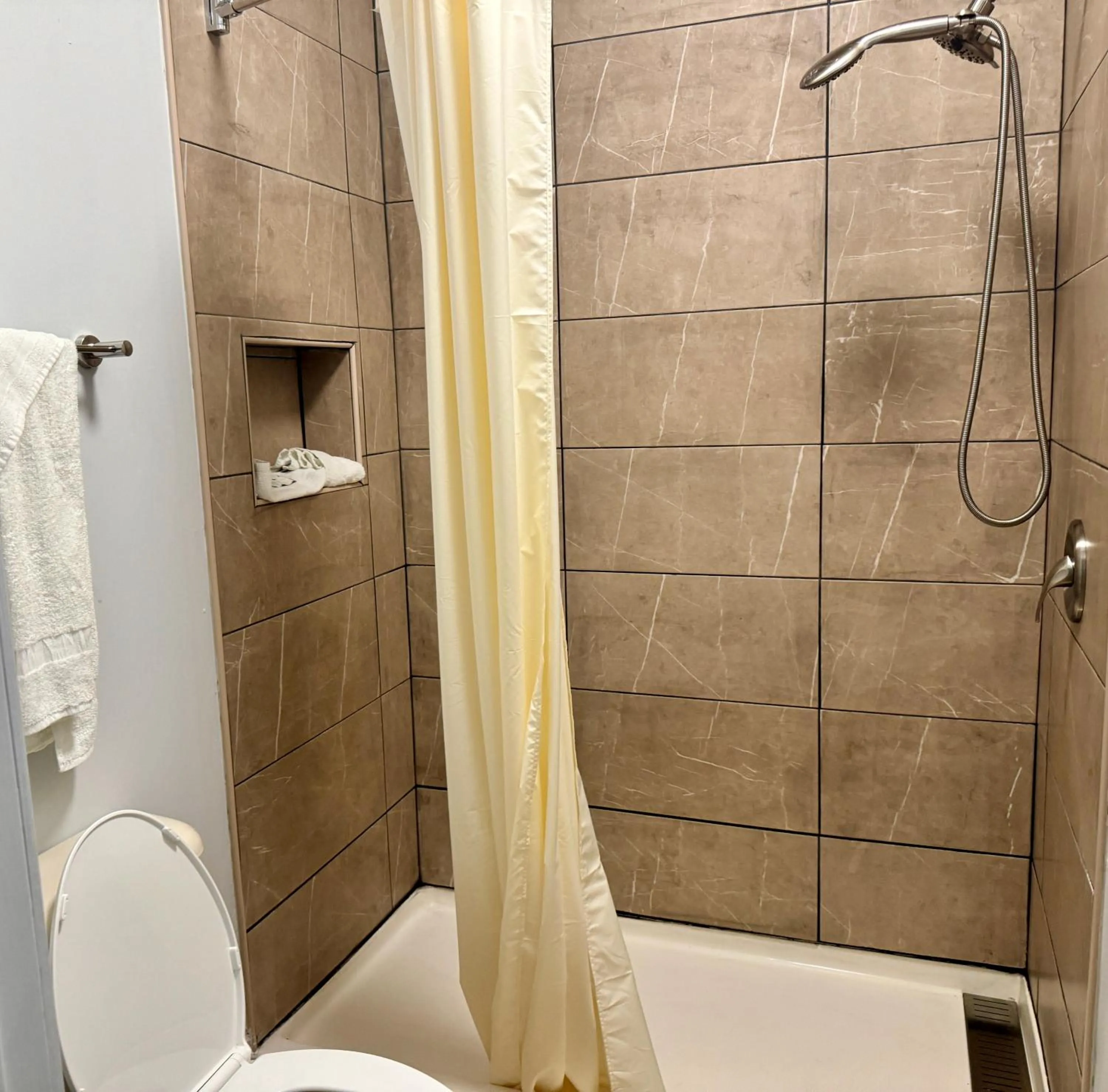 Shower in Texas Inn and Suites City Center at University Dr.