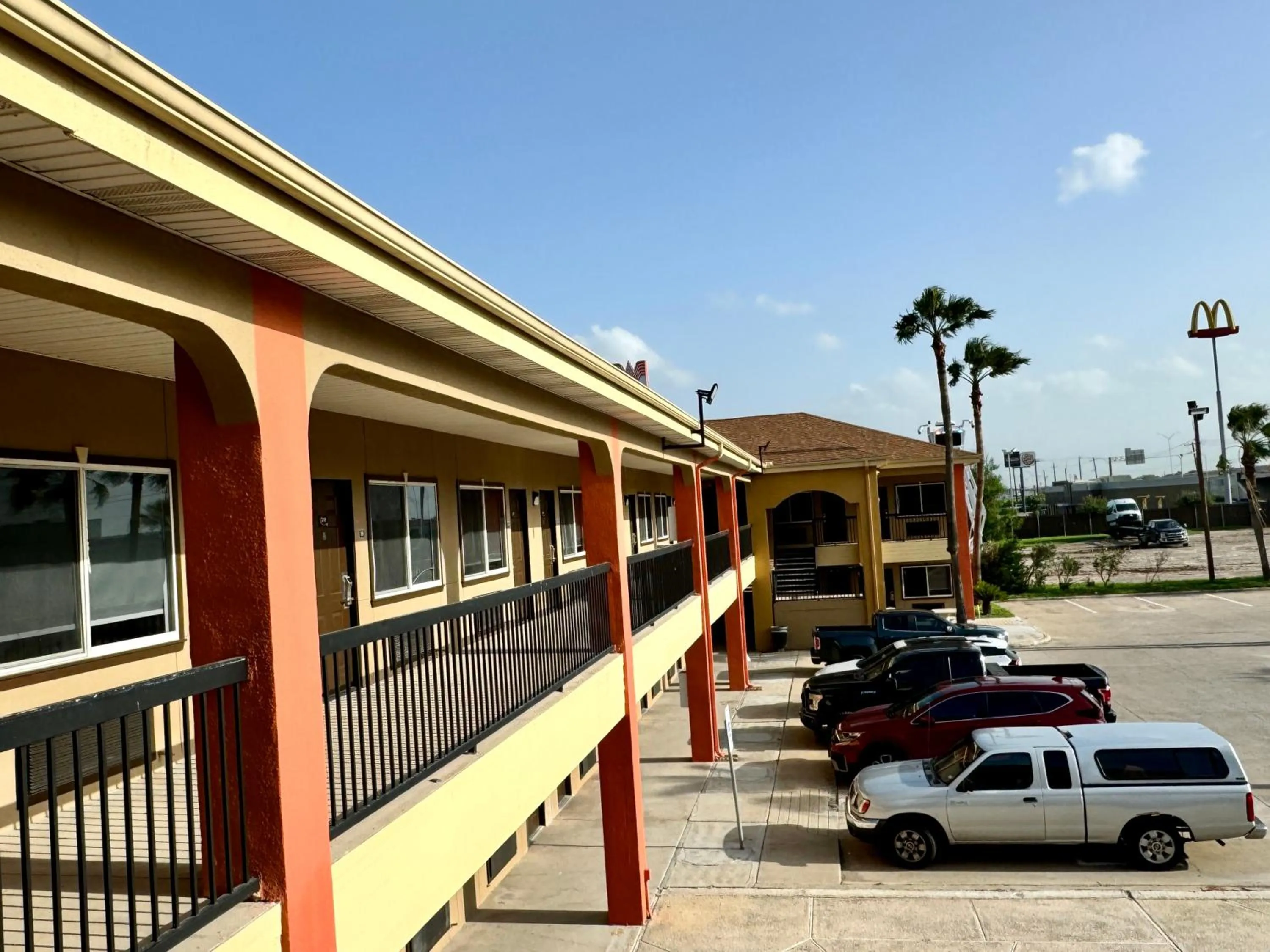 Property building in Texas Inn and Suites City Center at University Dr.