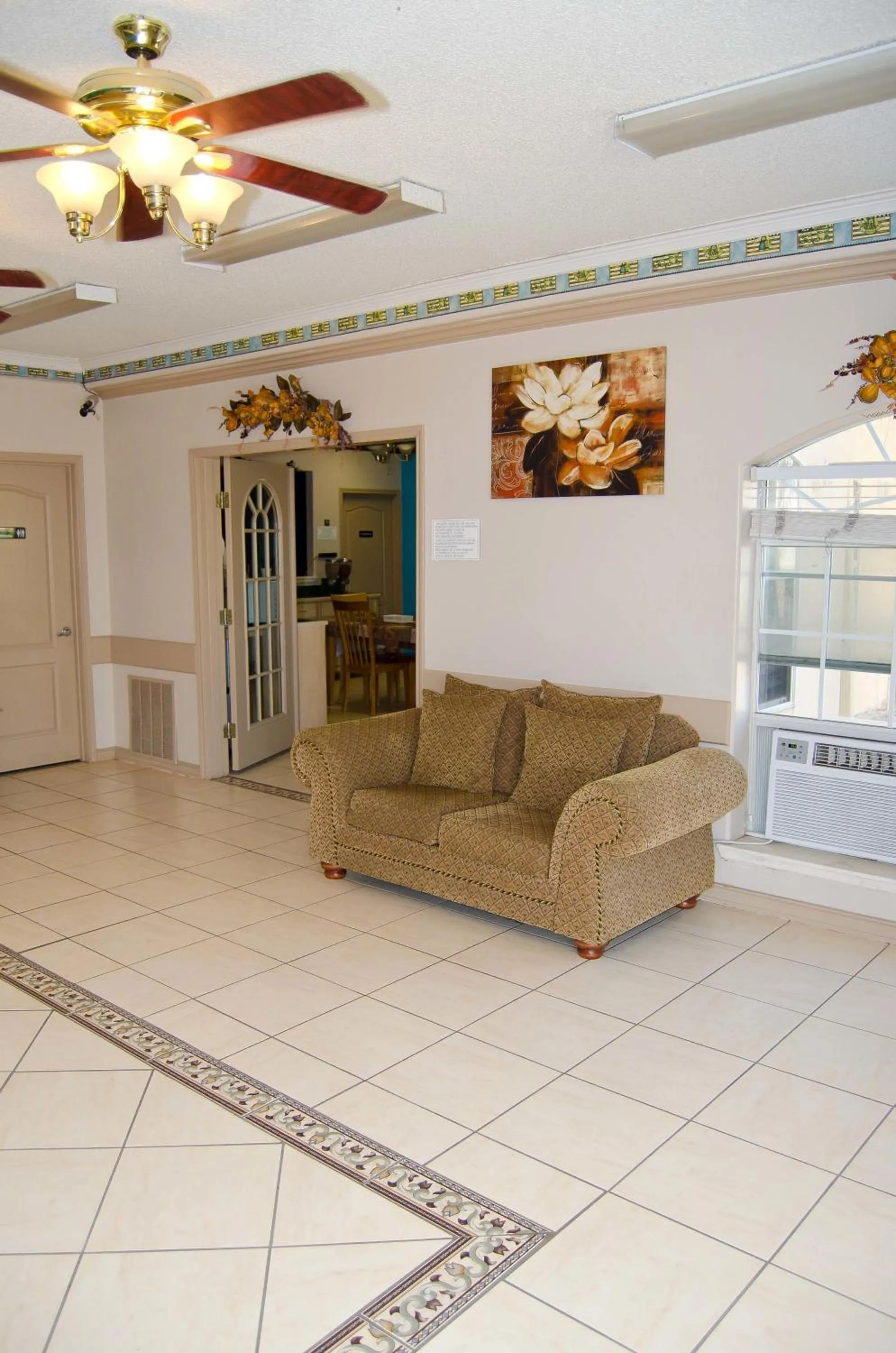 Lobby or reception in Texas Inn and Suites City Center at University Dr.