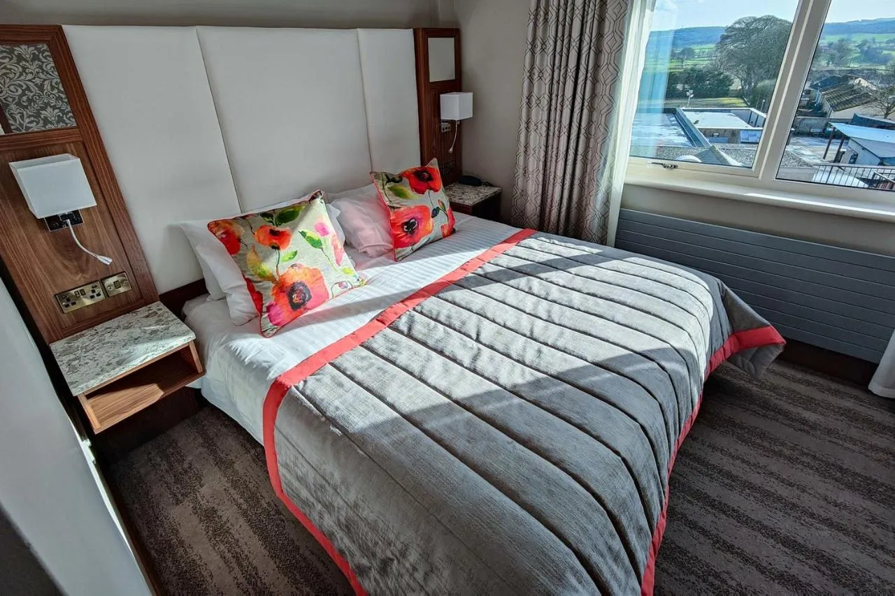 Bed in The Valley Hotel & Carriage Gardens