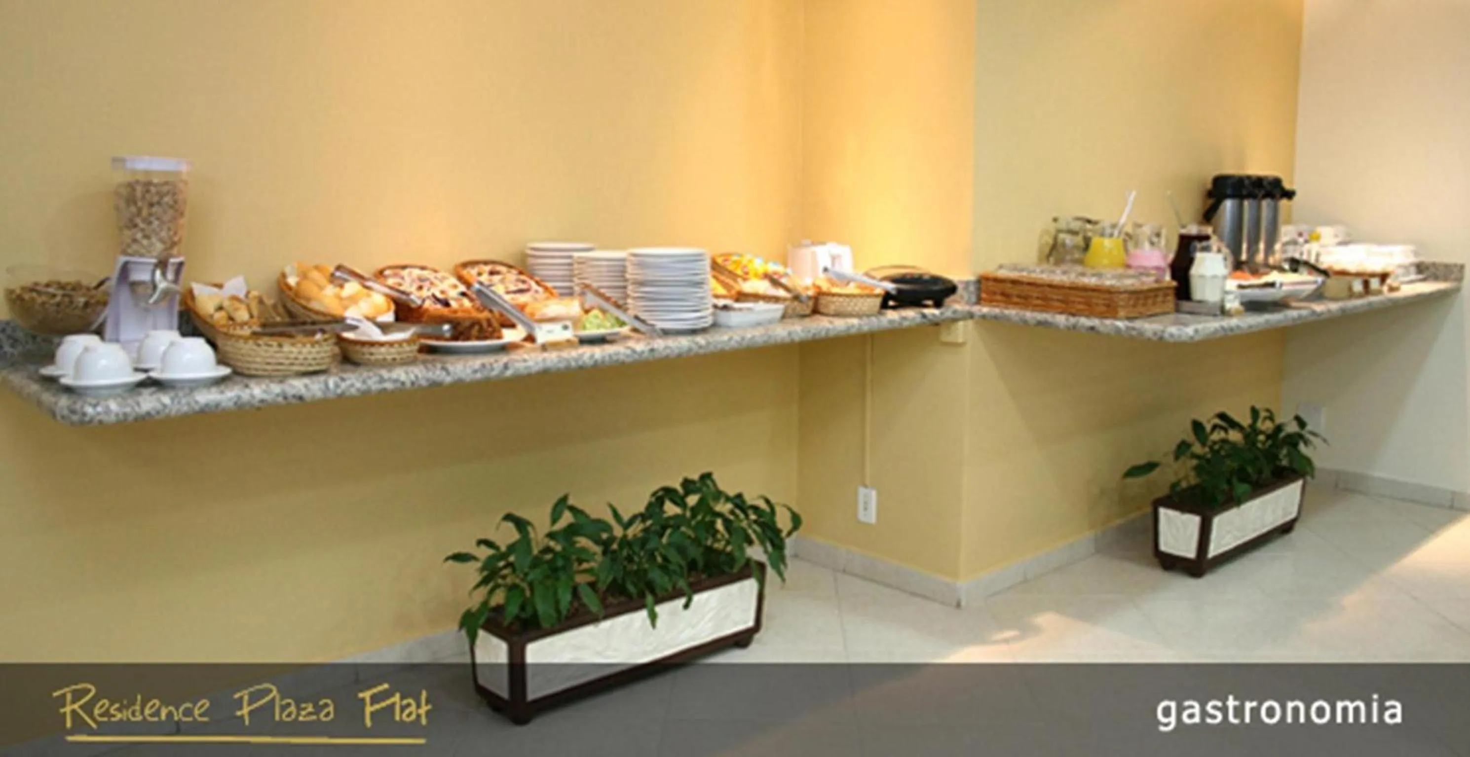 Restaurant/places to eat in Residence Plaza Flat