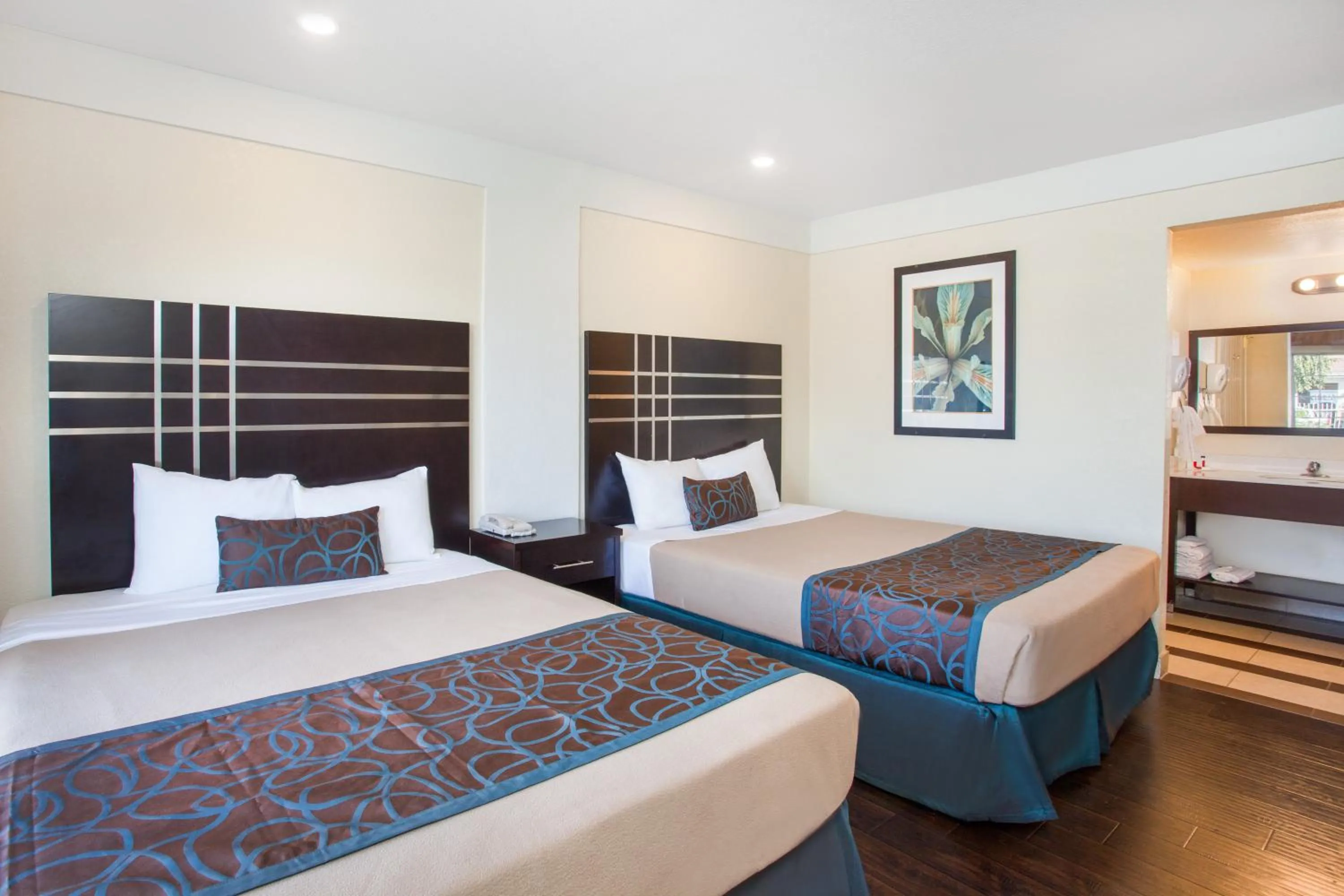 Bedroom in Travelodge by Wyndham Fresno Yosemite Area