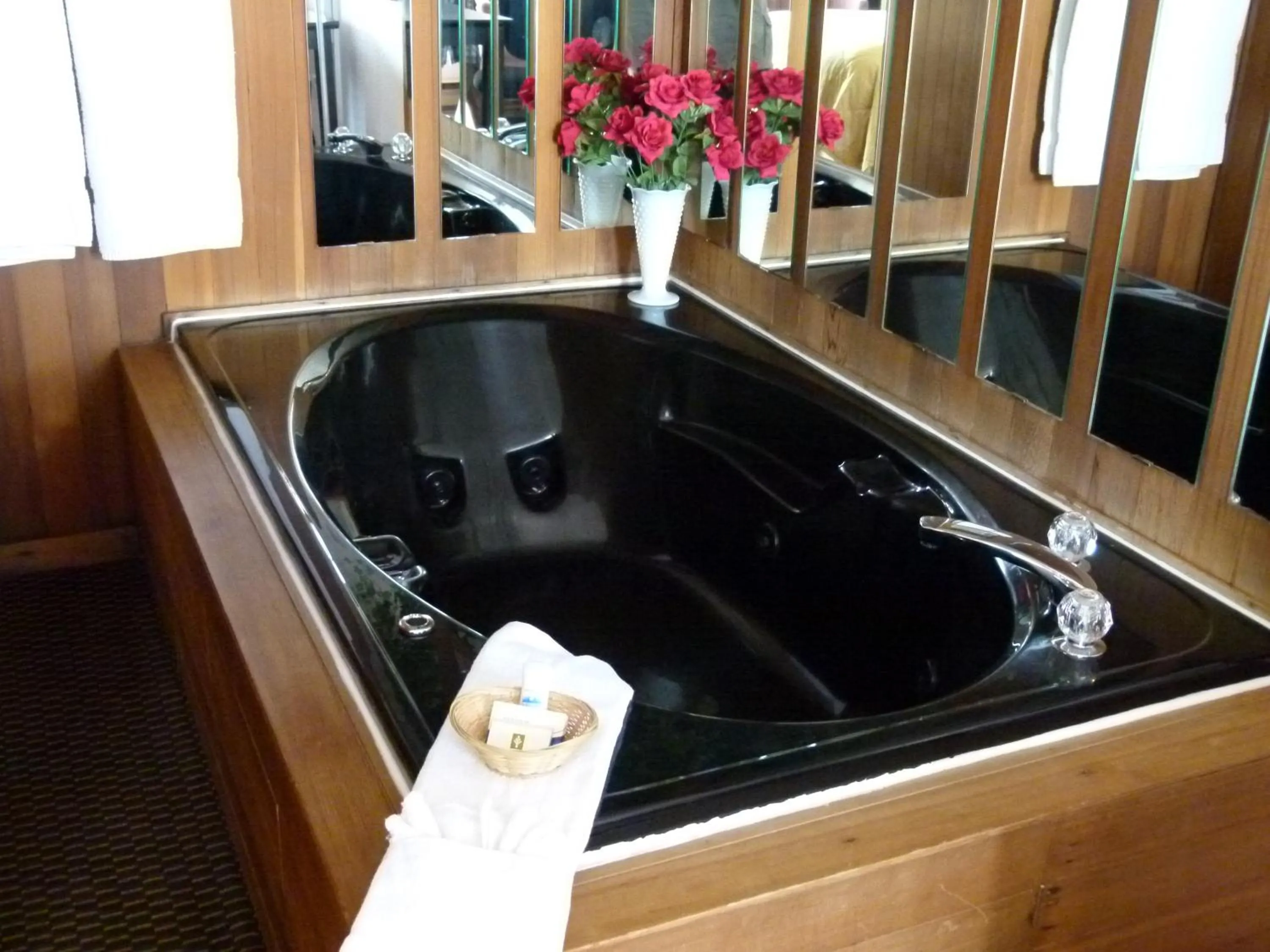 Bathroom in Country Squire Motel