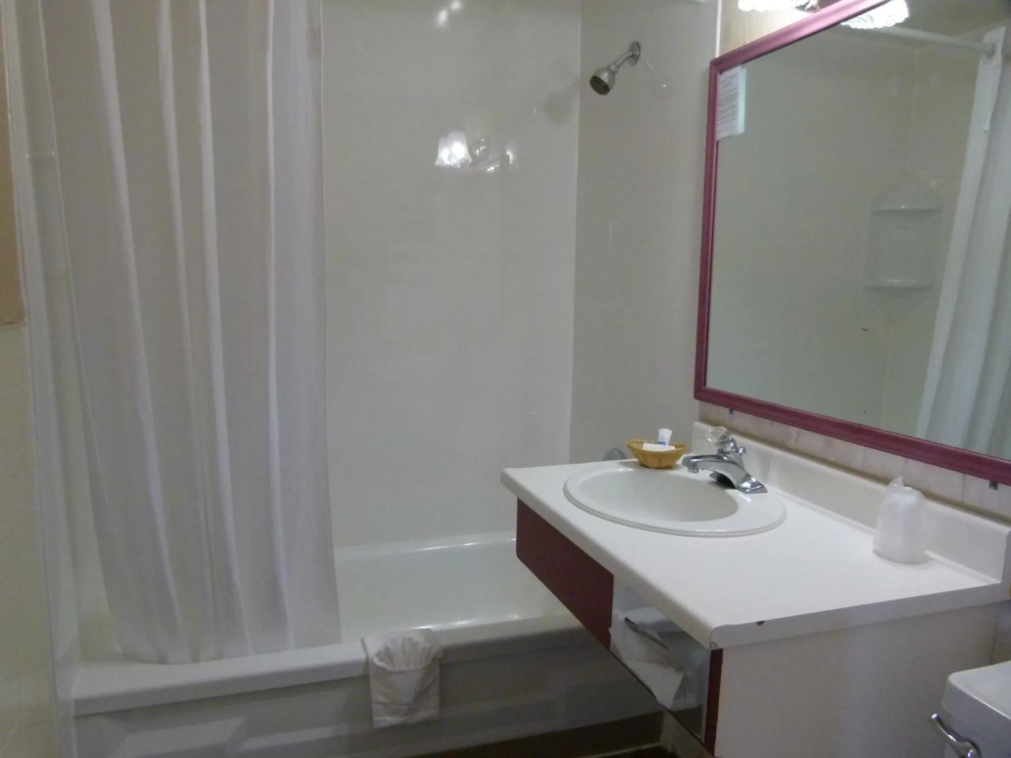 Bathroom in Country Squire Motel