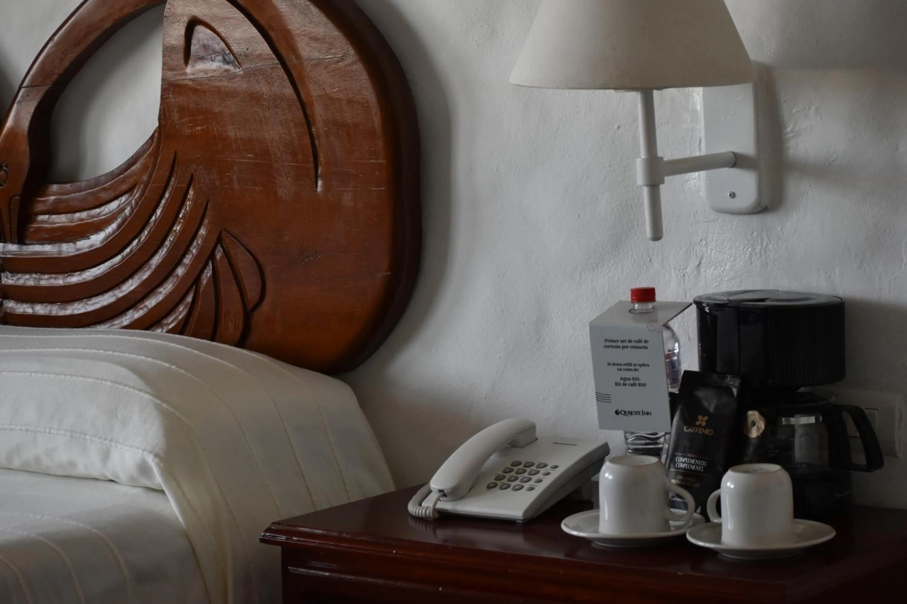 Bed in Hotel Quijote Inn