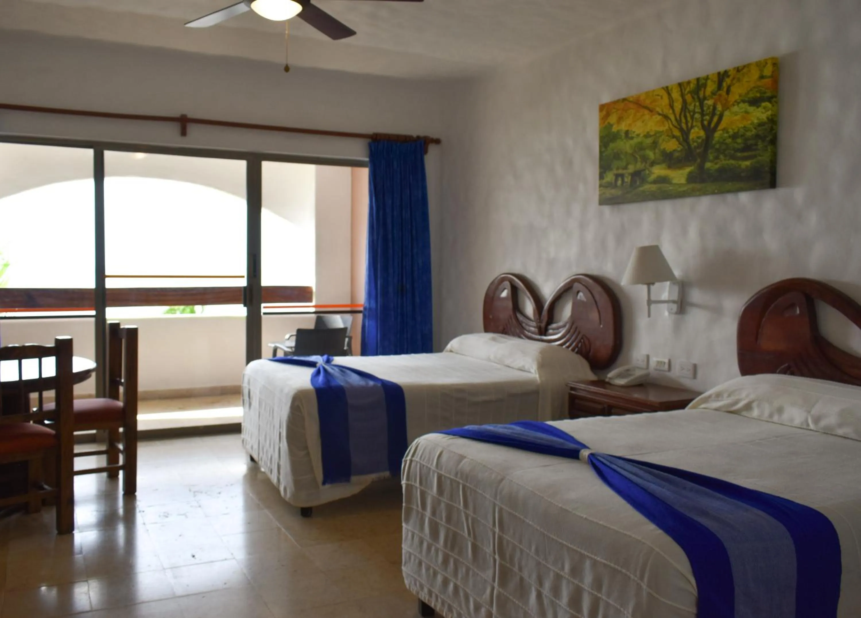 Bed in Hotel Quijote Inn