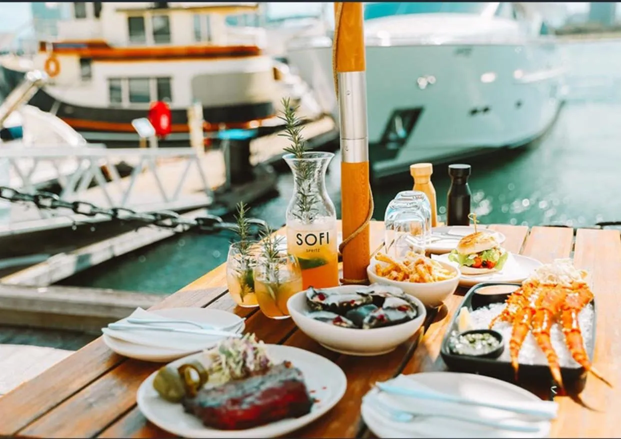 Restaurant/places to eat in Harbour Side Resort