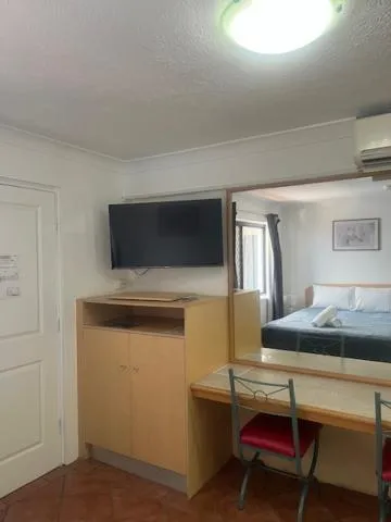 Communal lounge/ TV room, Bed in Harbour Side Resort