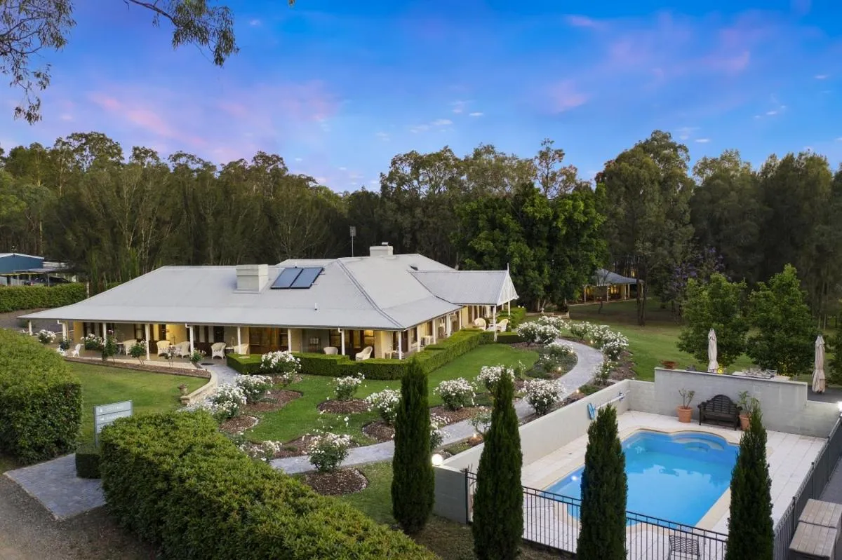 Property building in Thistle Hill Guesthouse - walk to many wineries and restaurants