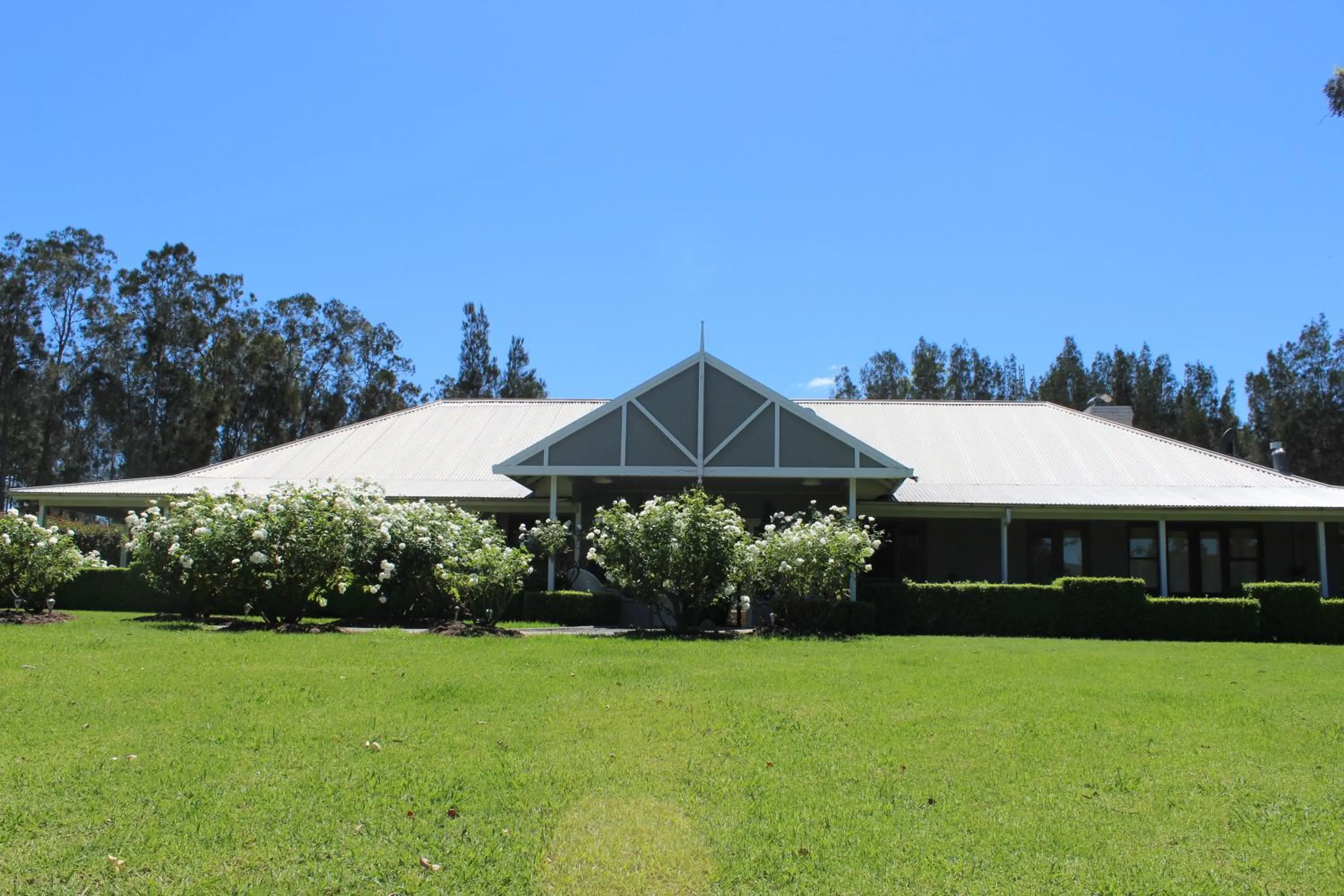Property building in Thistle Hill Guesthouse - walk to many wineries and restaurants