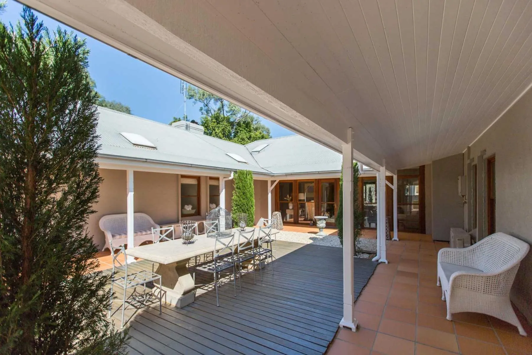 Patio in Thistle Hill Guesthouse - walk to many wineries and restaurants