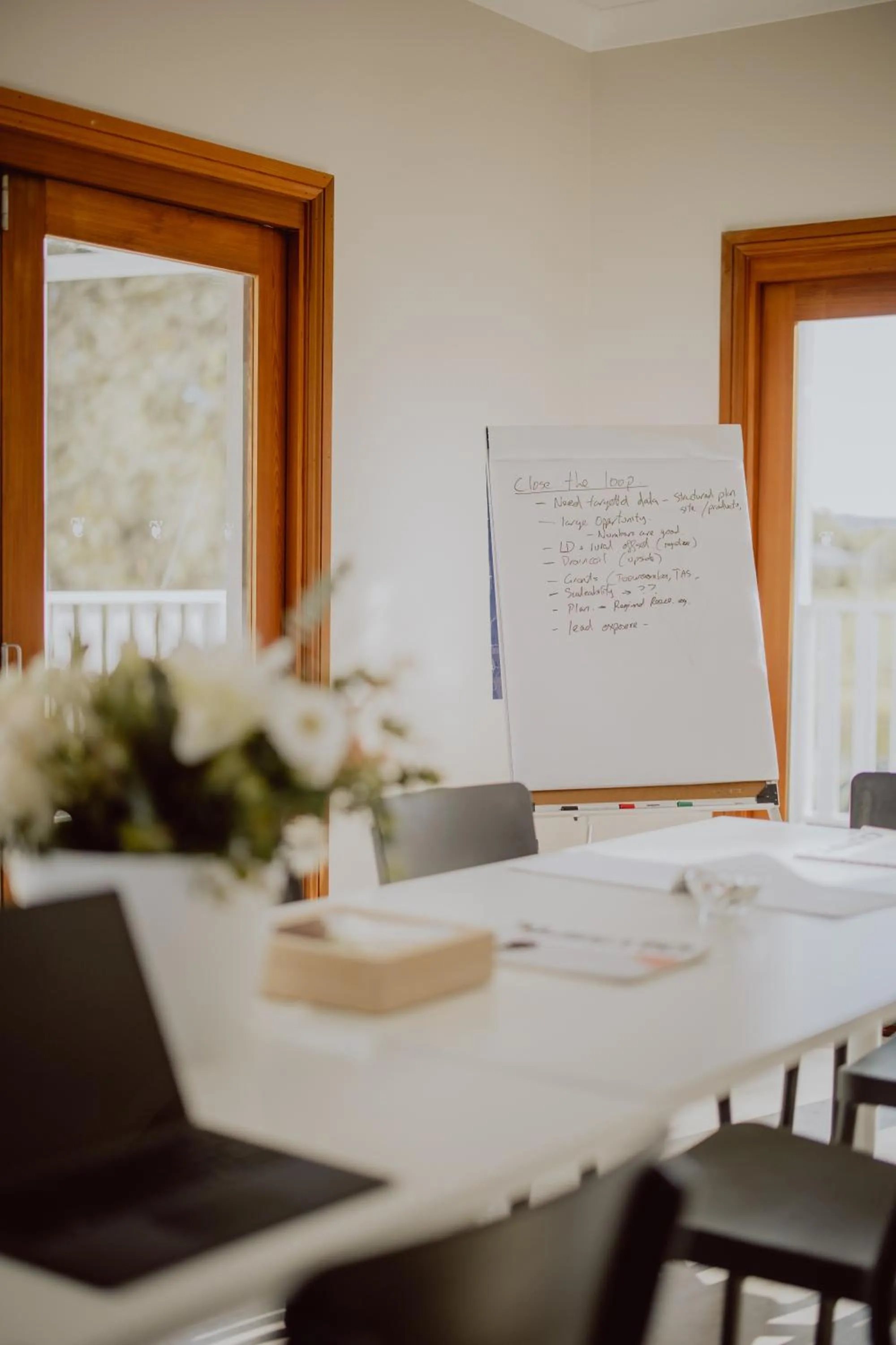 Meeting/conference room in Thistle Hill Guesthouse - walk to many wineries and restaurants