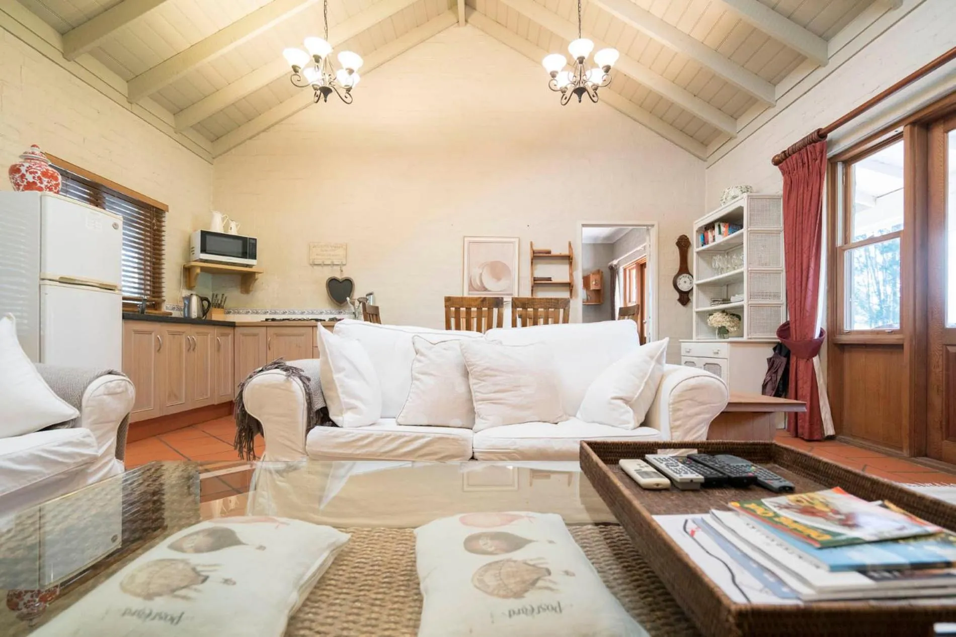 Thistle Hill Guesthouse - walk to many wineries and restaurants