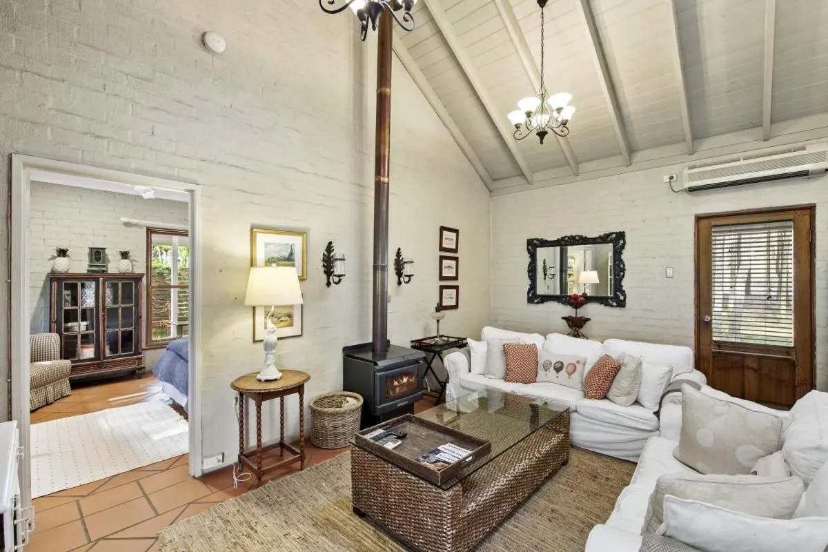 Internal: Not applicable to any particular room in Thistle Hill Guesthouse - walk to many wineries and restaurants