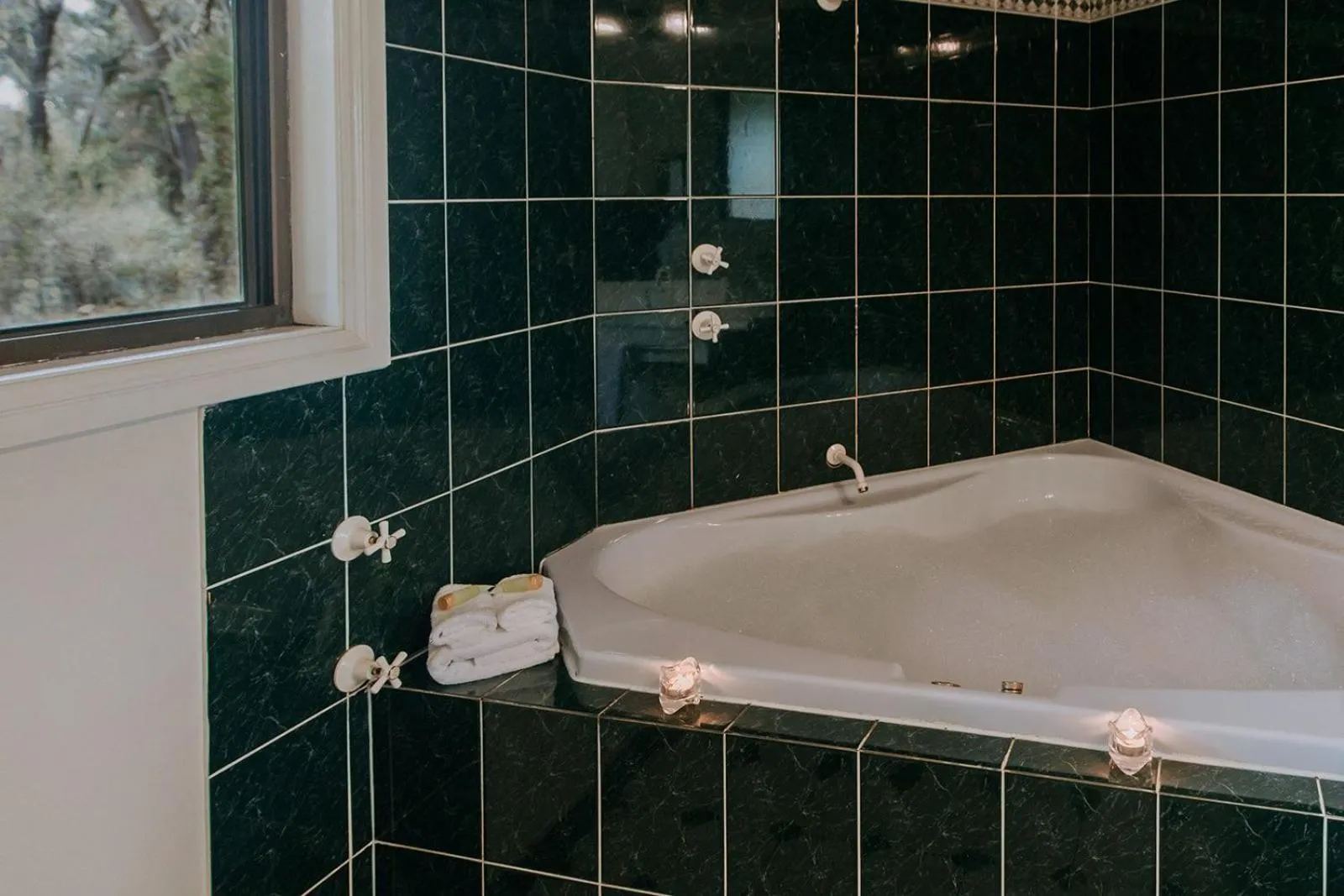 Shower in Federation Gardens & Possums Hideaway