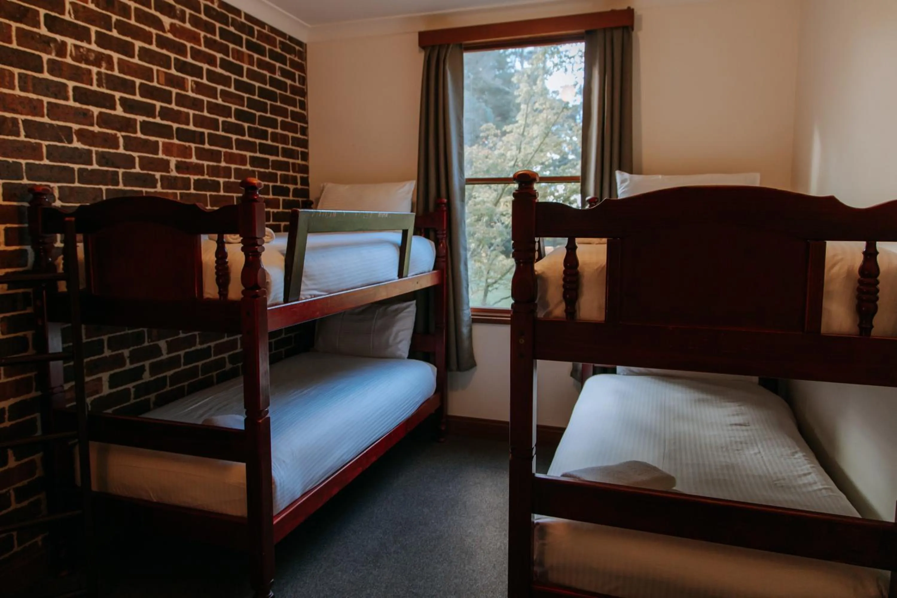 Bedroom, Bed in Federation Gardens & Possums Hideaway