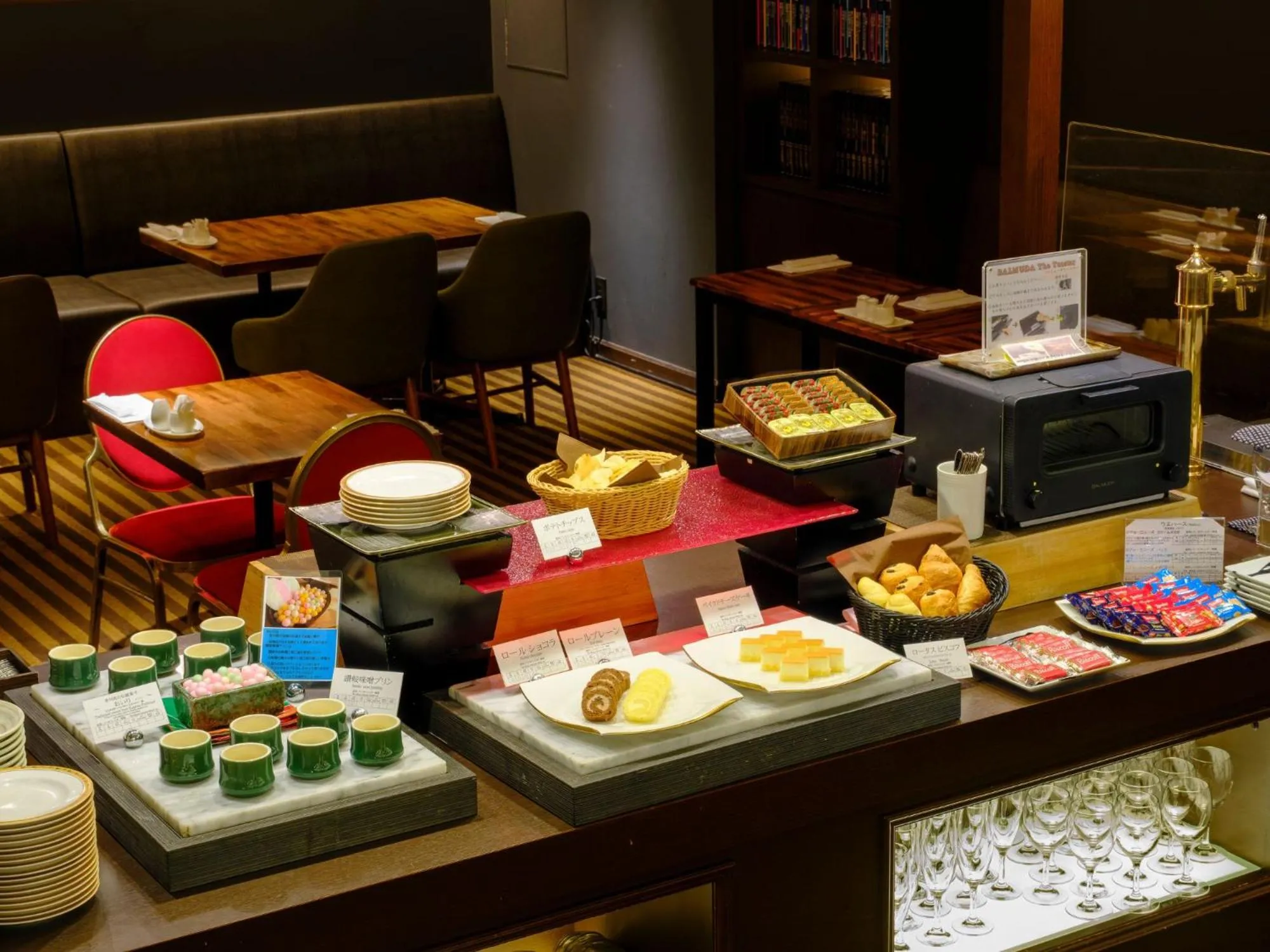 Communal lounge/ TV room in Royal Park Hotel Takamatsu