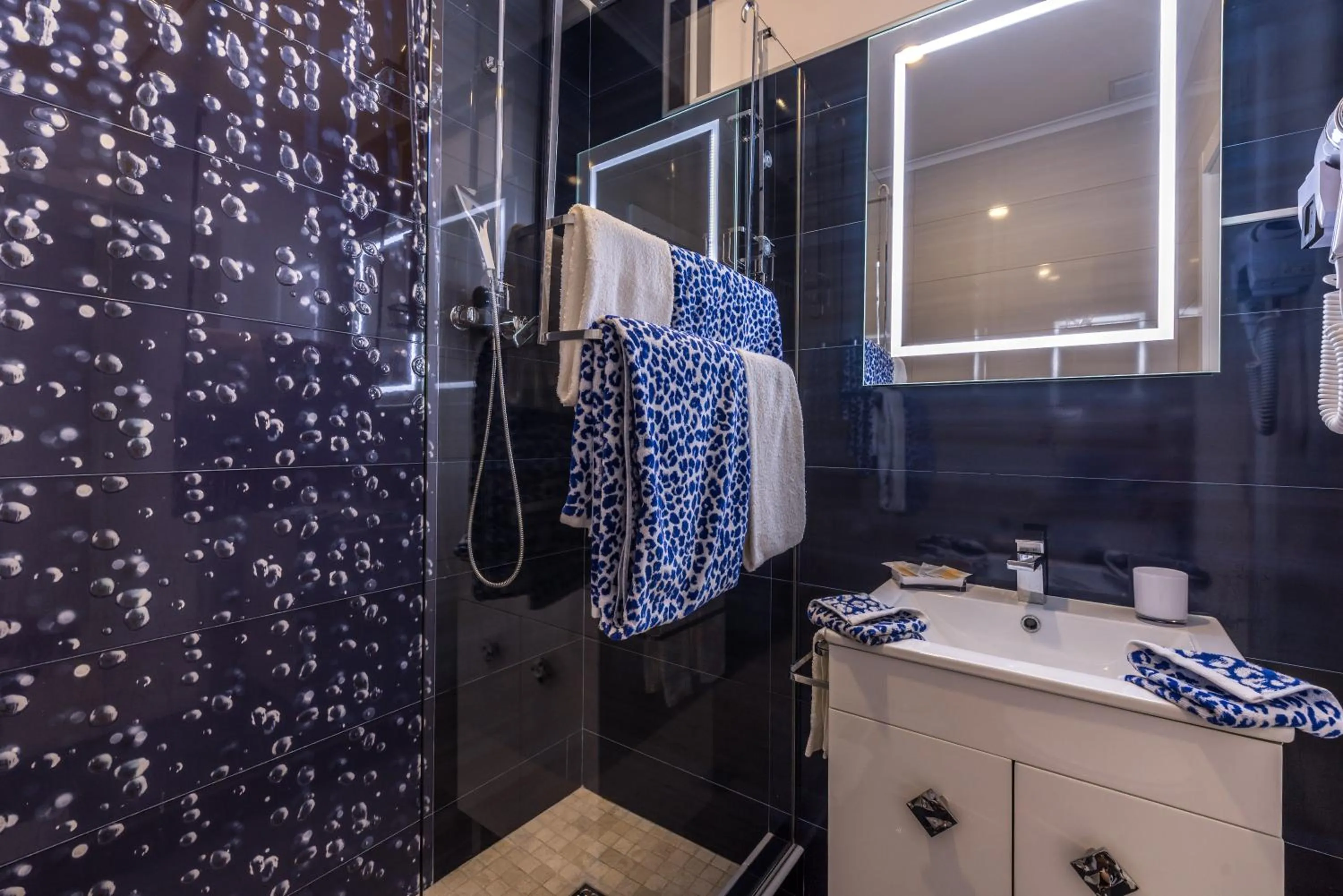 Shower in Suites @ Portarade