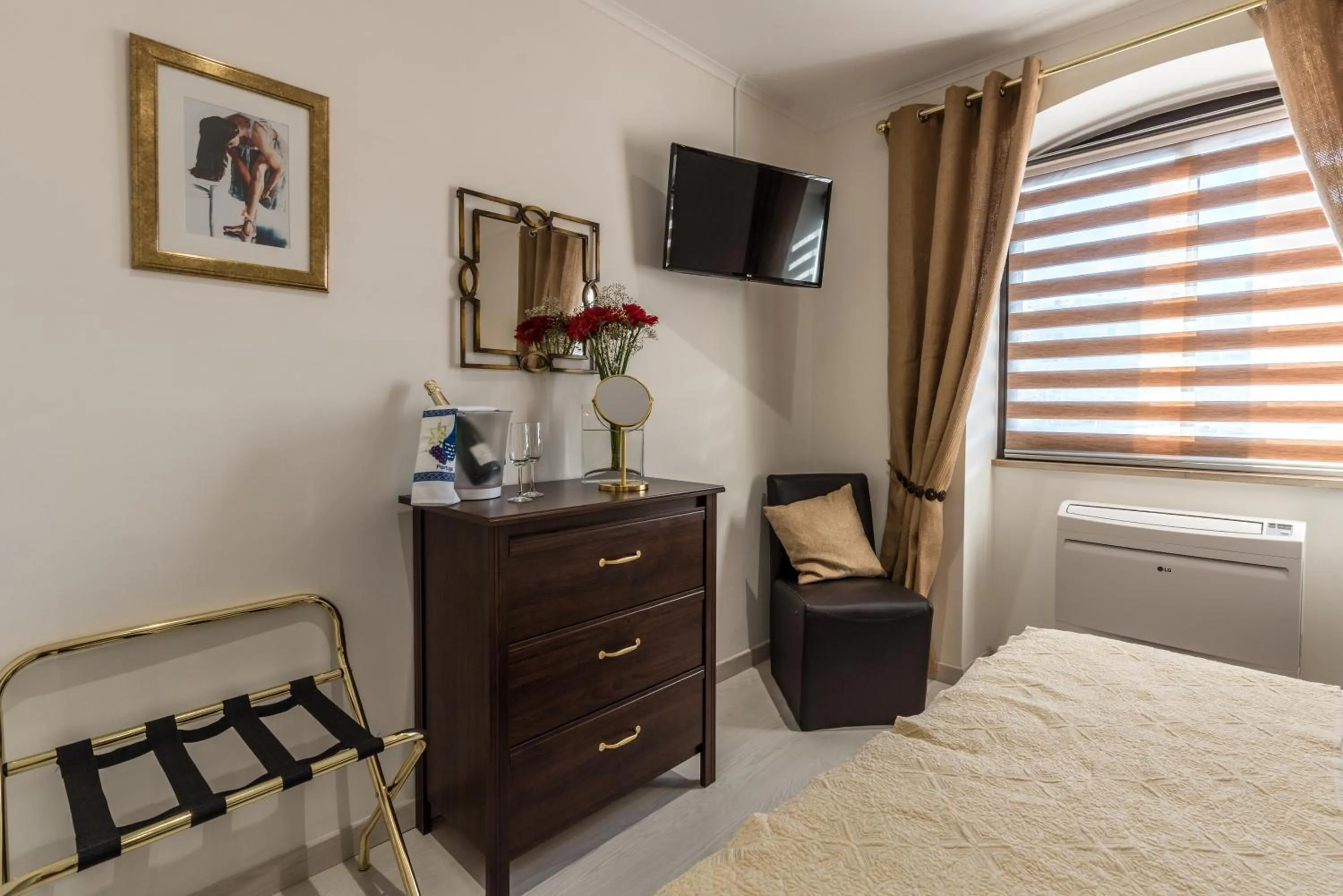 Bed in Suites @ Portarade