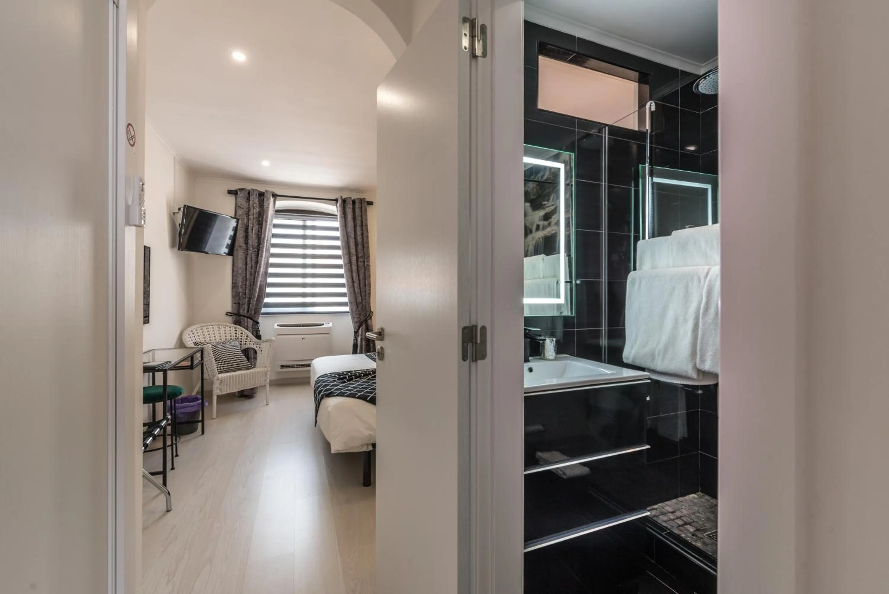 Bed in Suites @ Portarade