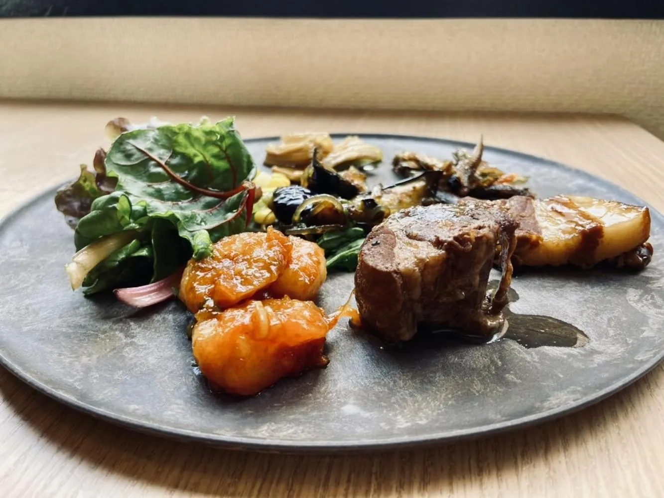 Restaurant/places to eat in Court Hotel Shin-Yokohama