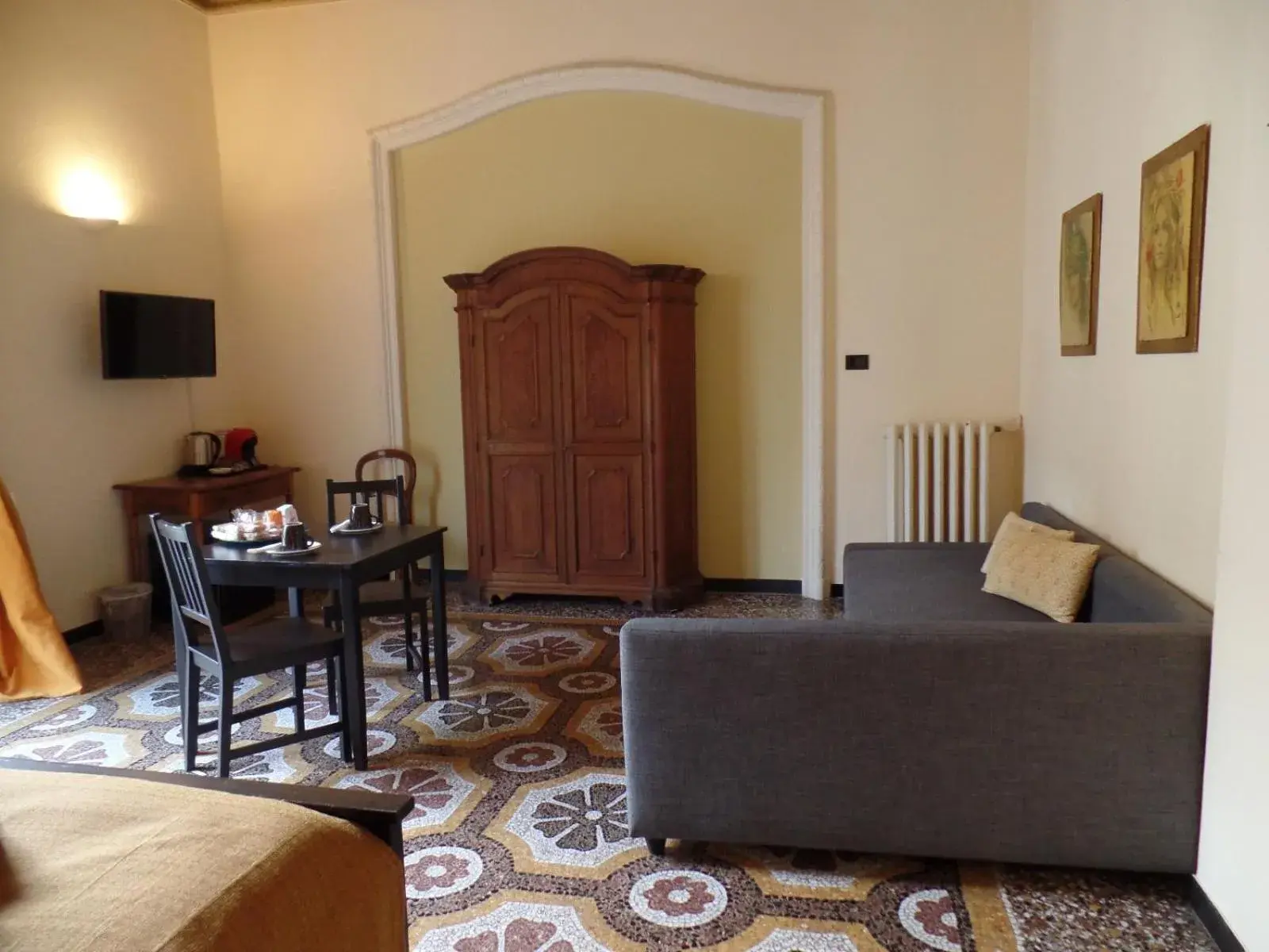 Quadruple Room with Shared Bathroom in B&B Genova Centro Quadruple Room with Shared Bathroom in B&B Genova Centro