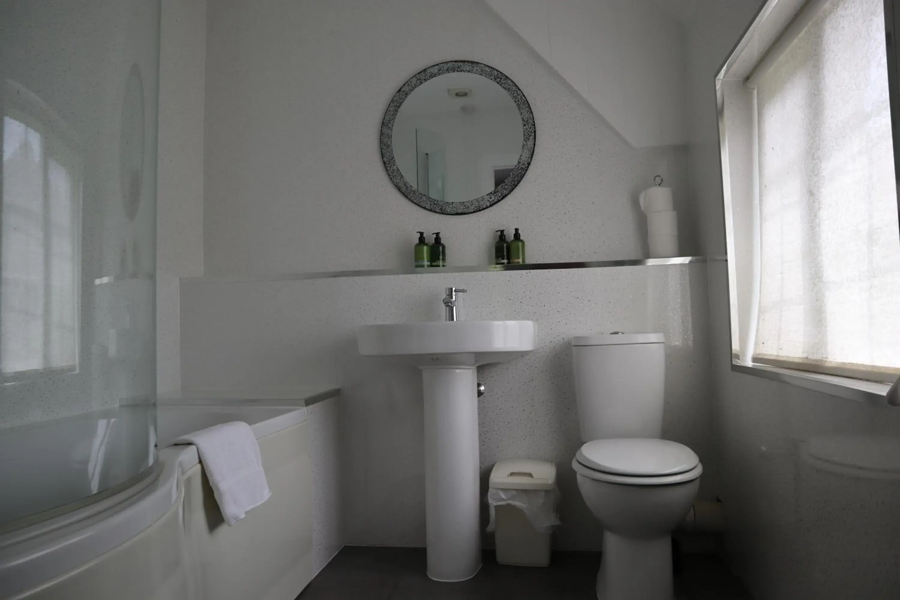 Double Room with En-Suite Bathroom in The White Horse Inn Double Room with En-Suite Bathroom in The White Horse Inn