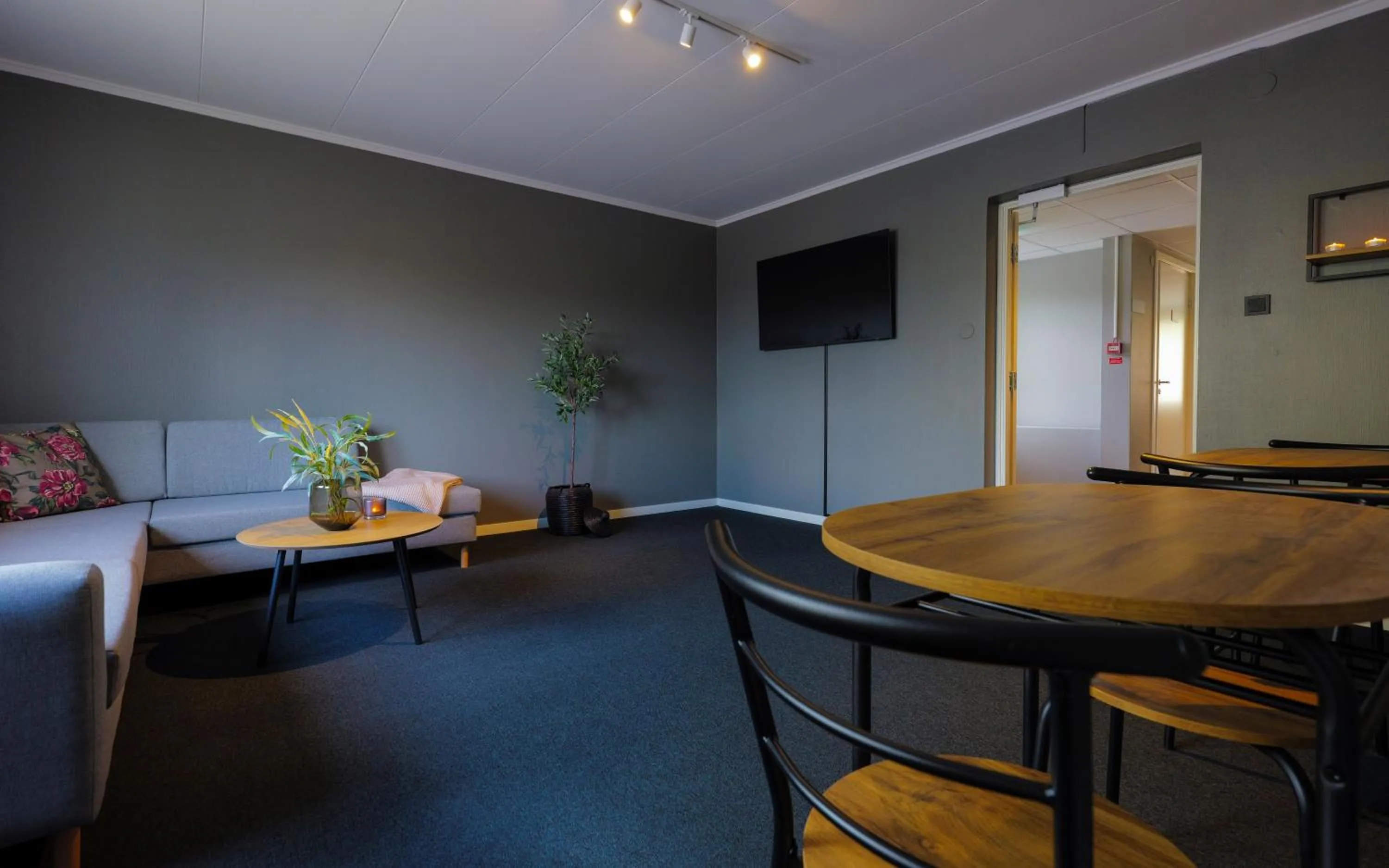 Communal lounge/ TV room in Hotell Veckefjärden