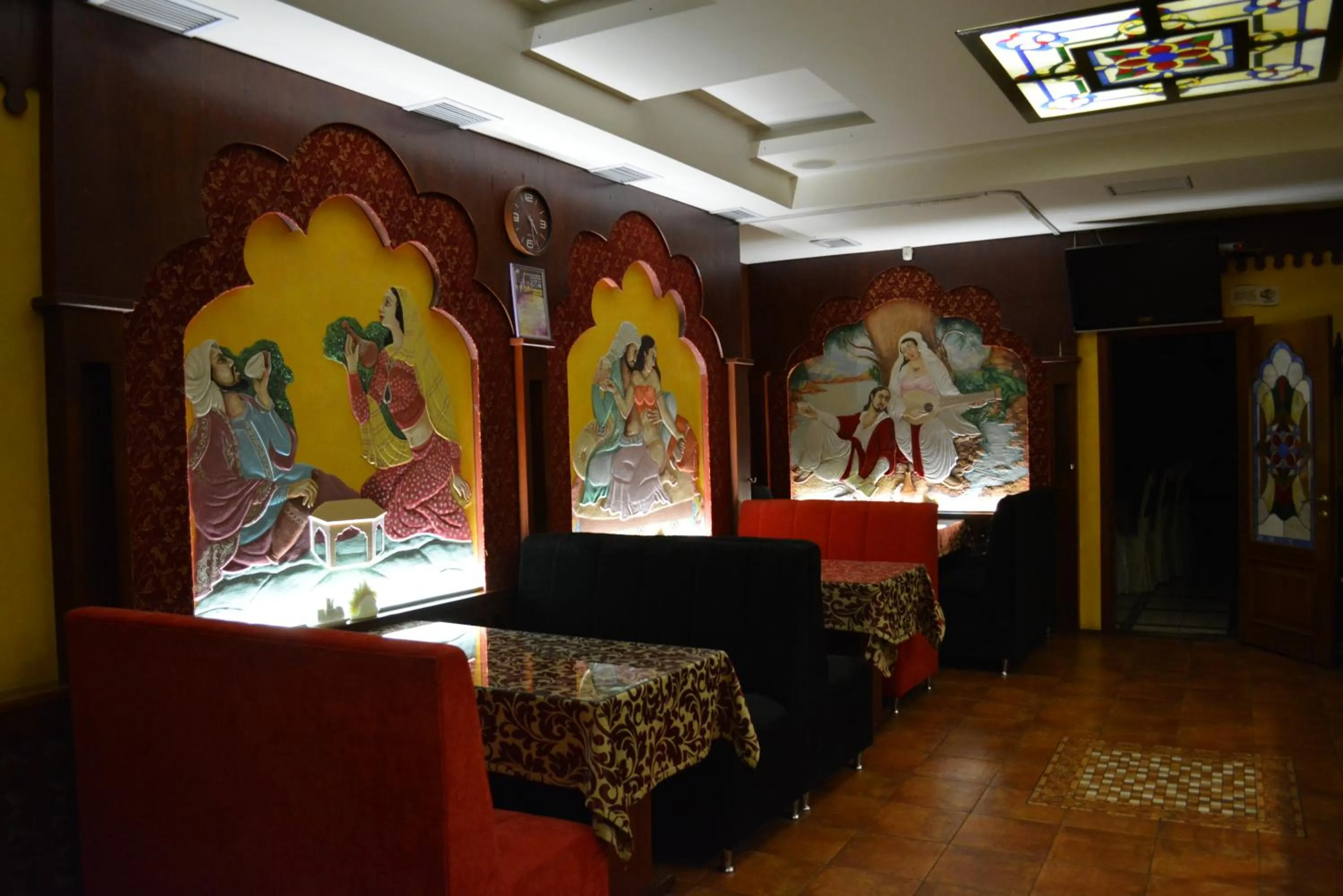 Restaurant/places to eat, Bed in VVP Club Hotel