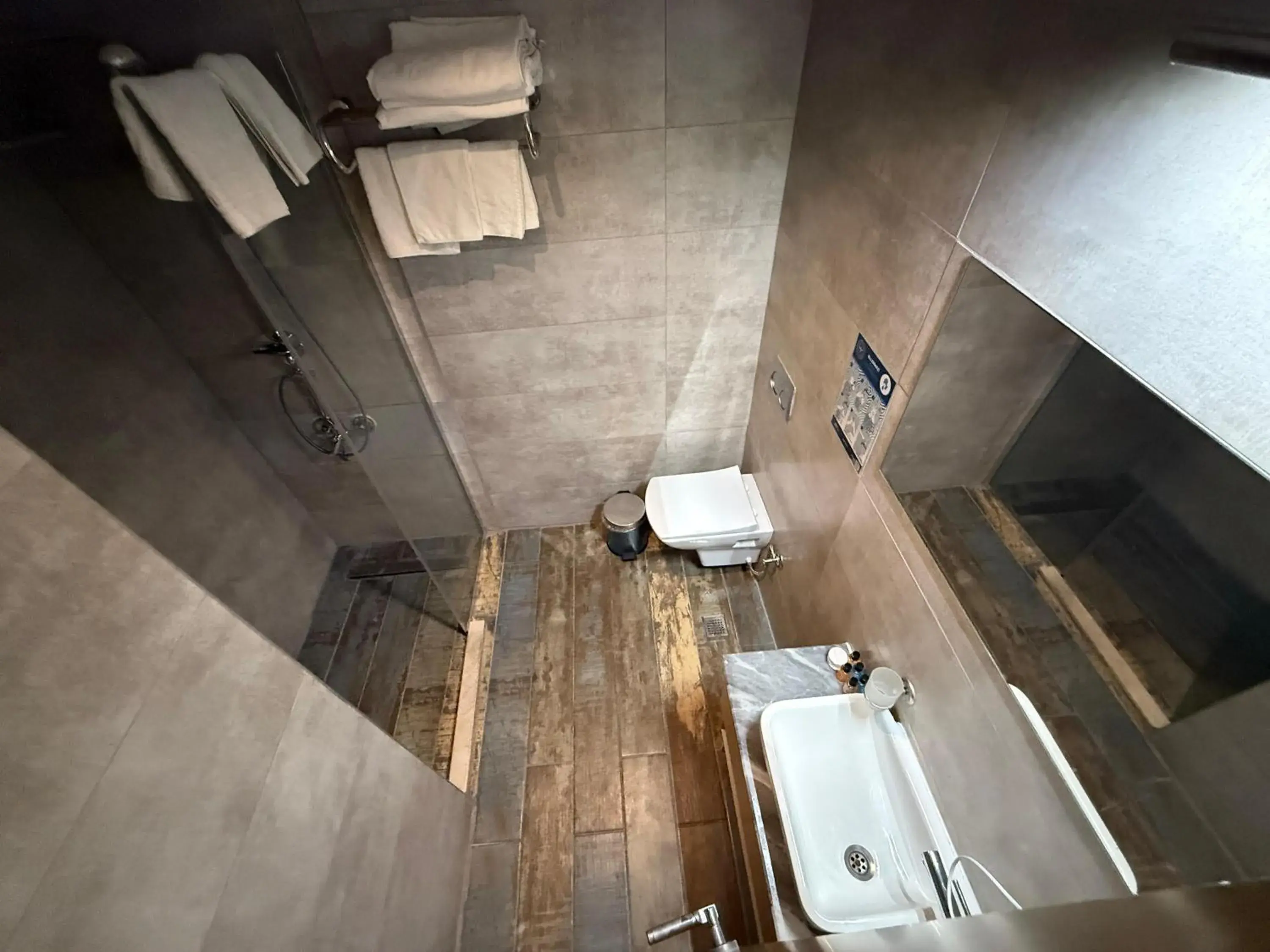 Budget Triple Room in On Hotel Budget Triple Room in On Hotel