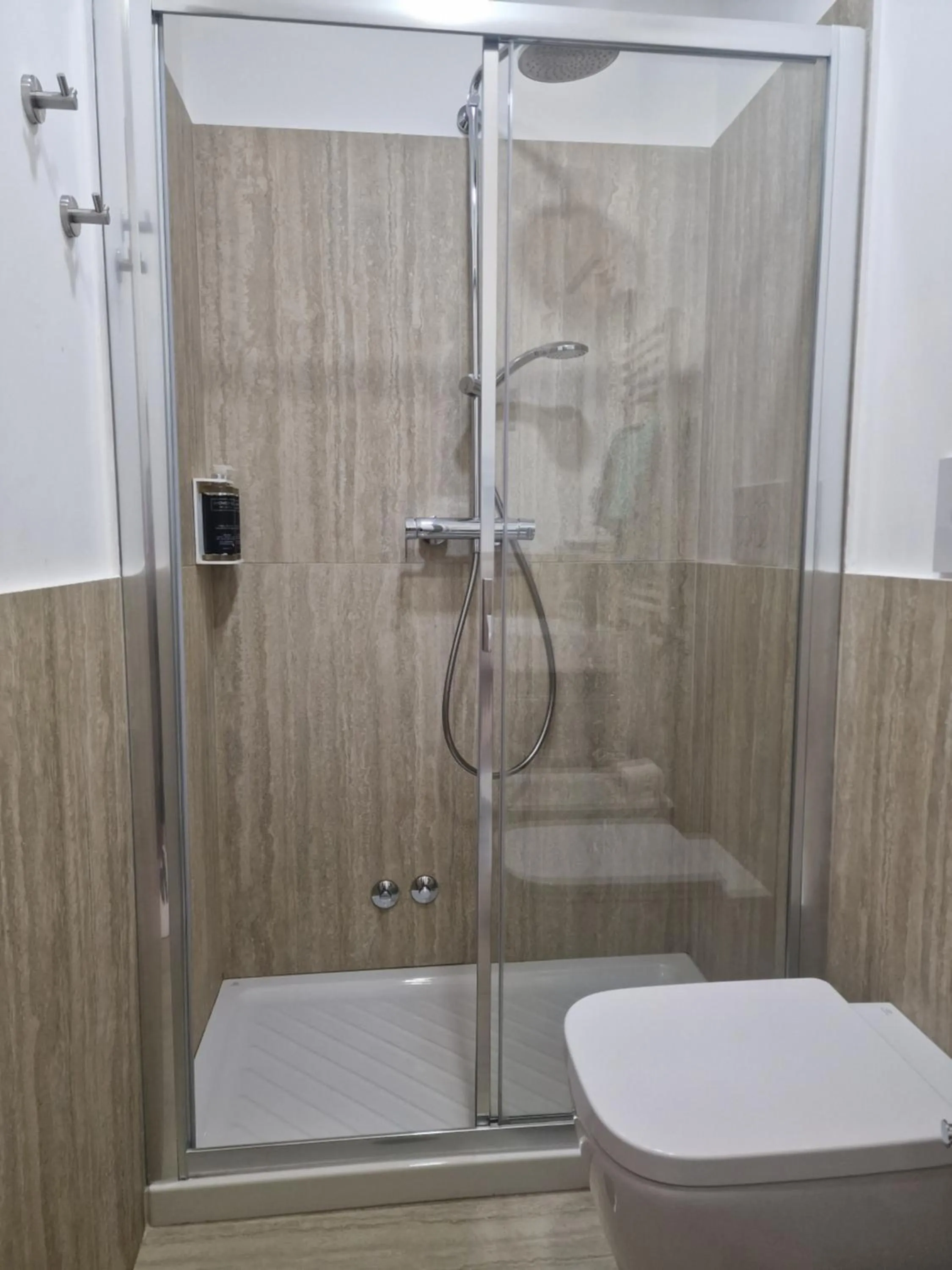 Shower in Affittacamere Boncompagni Suite