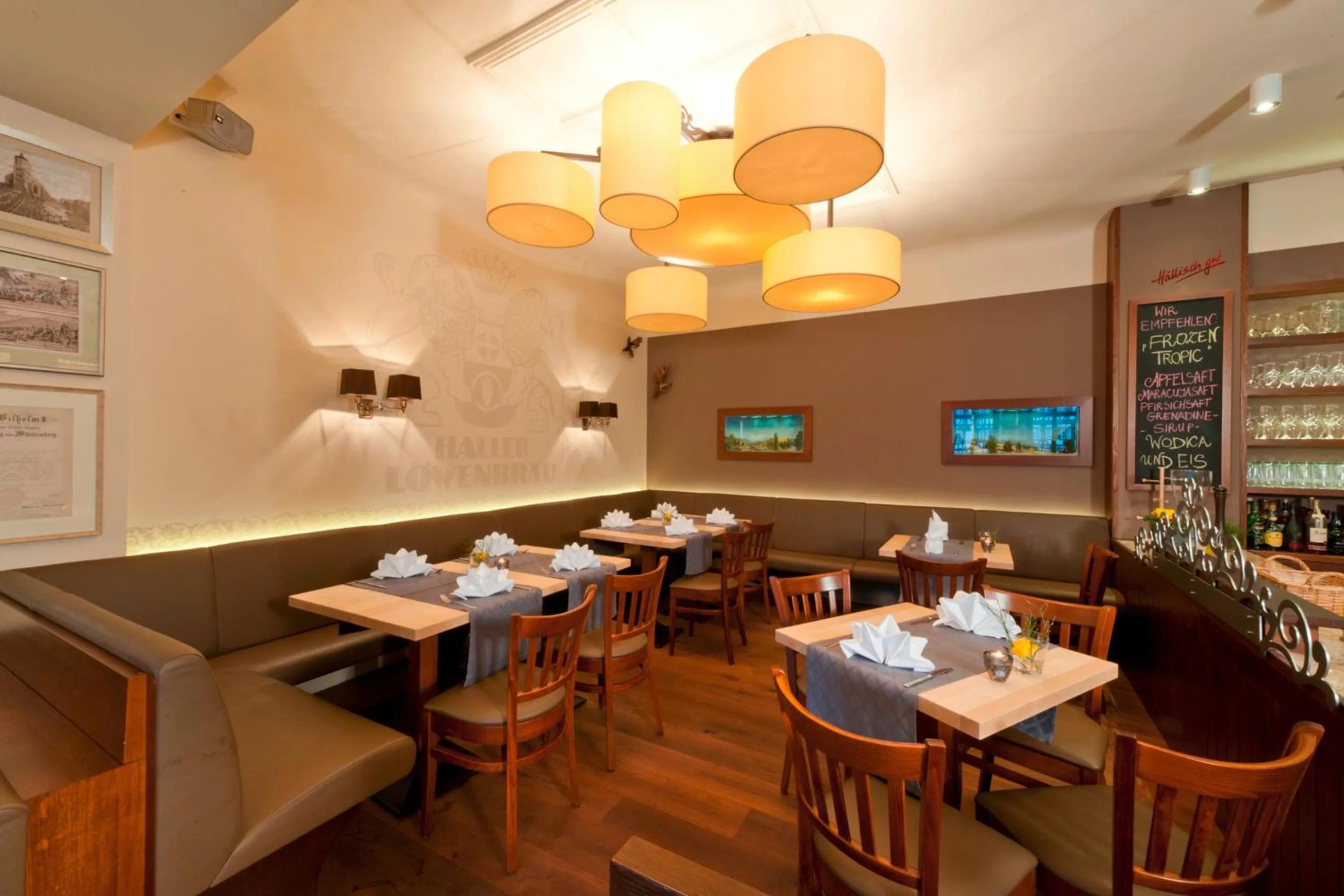 Restaurant/places to eat in Stadt-gut-Hotel Gasthof Goldener Adler