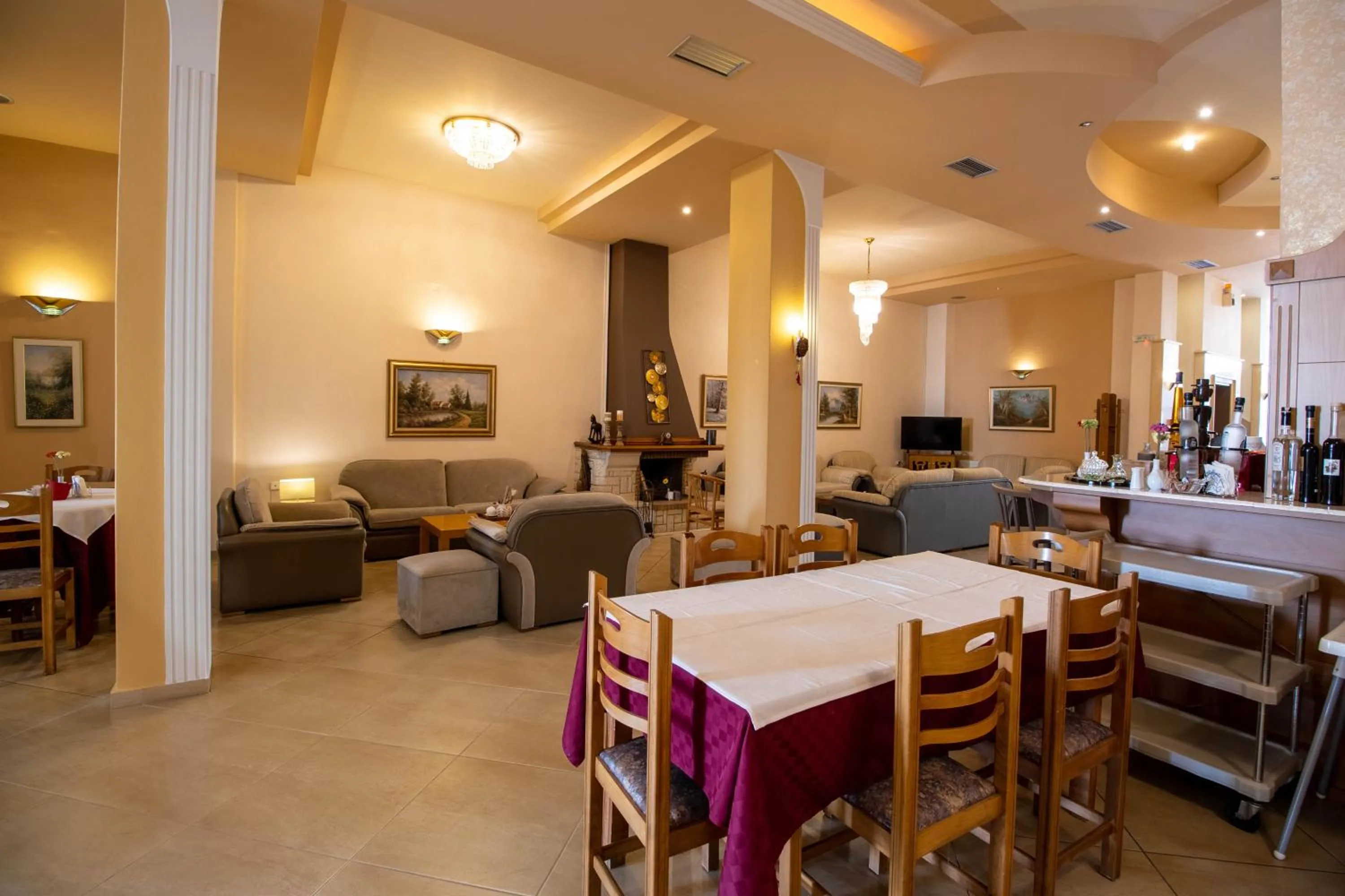 Restaurant/places to eat in Hotel Kaikis