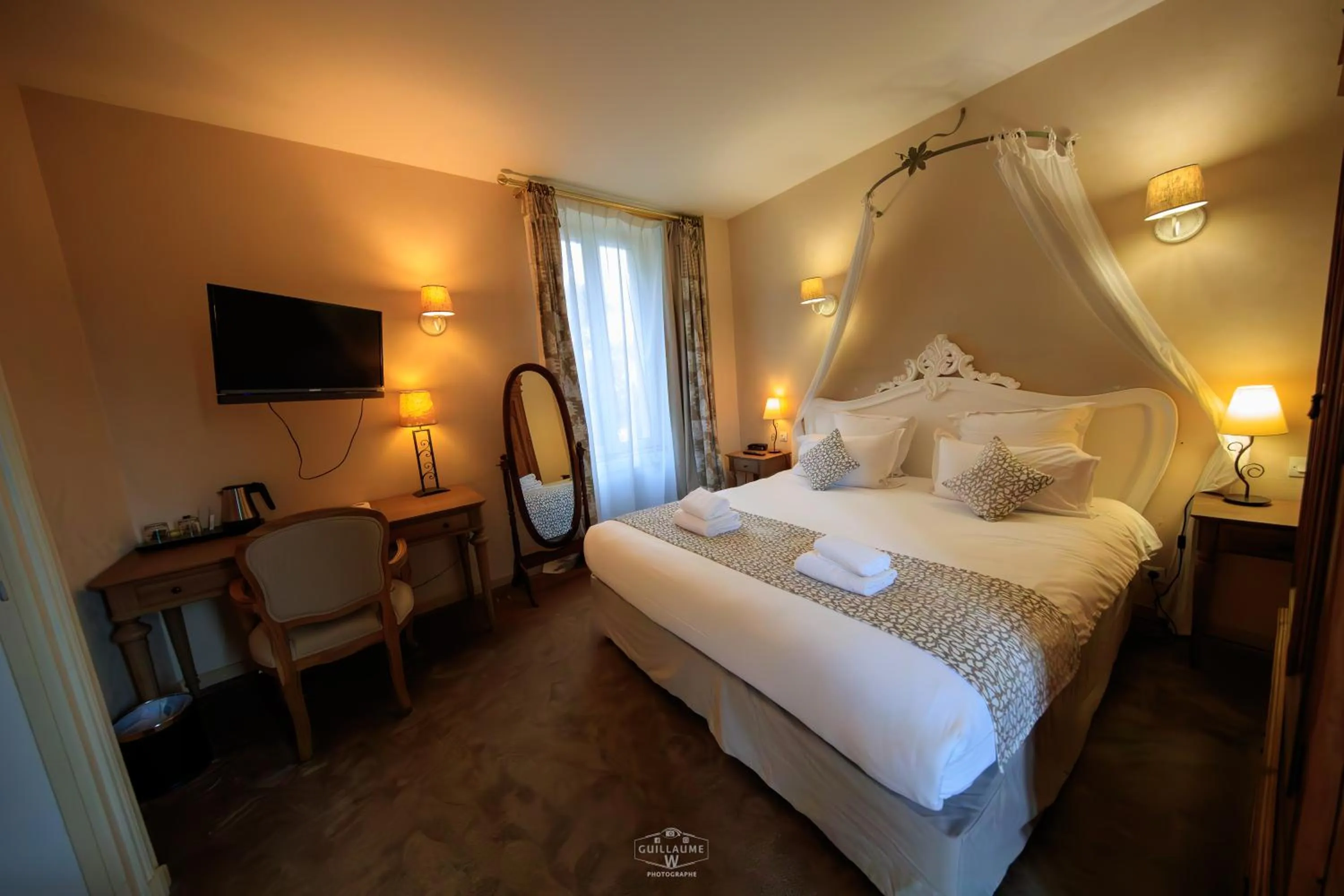 Bed in Domaine de Presle Saumur, The Originals Relais