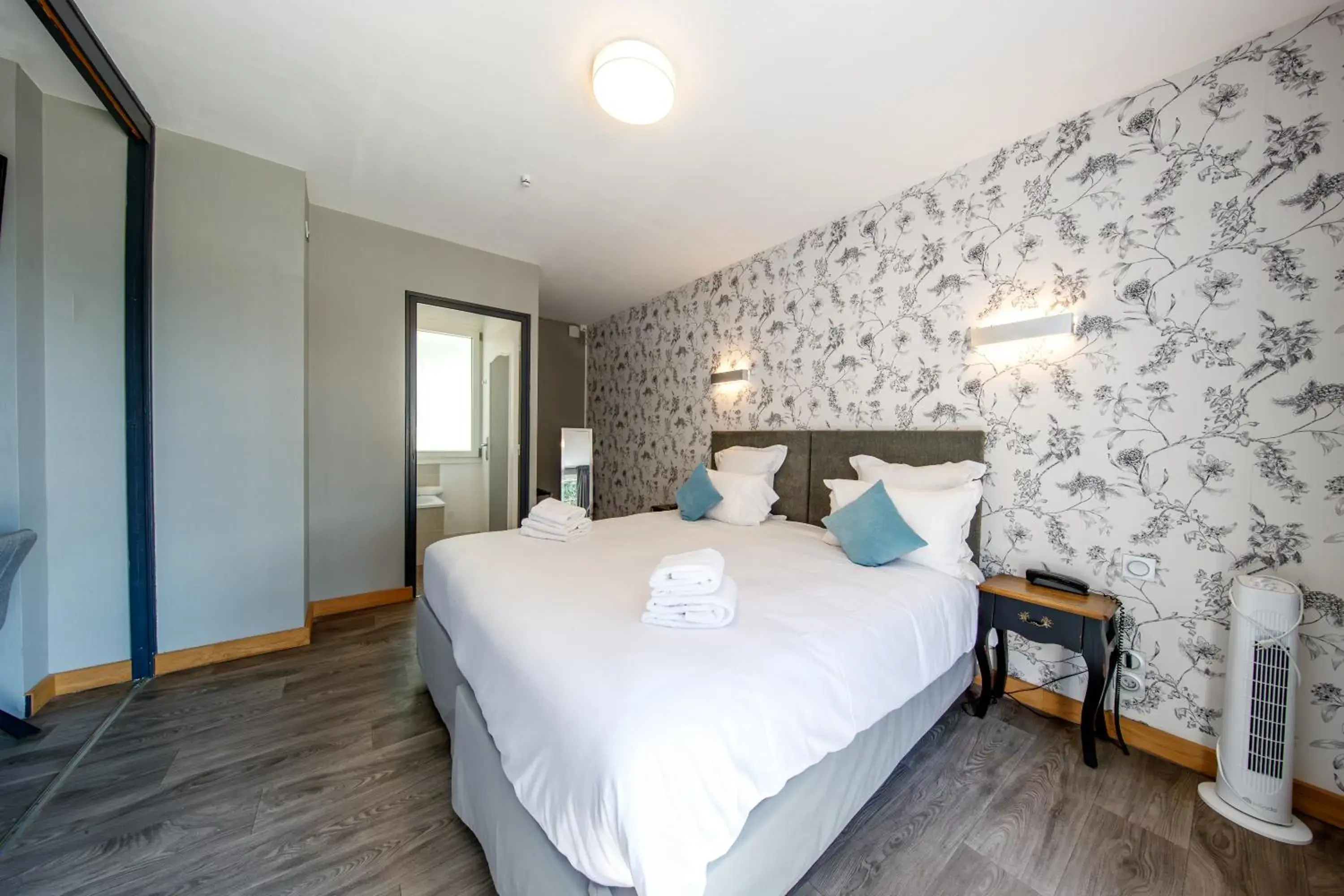 Comfort Double Room in Domaine de Presle Saumur, The Originals Relais Comfort Double Room in Domaine de Presle Saumur, The Originals Relais